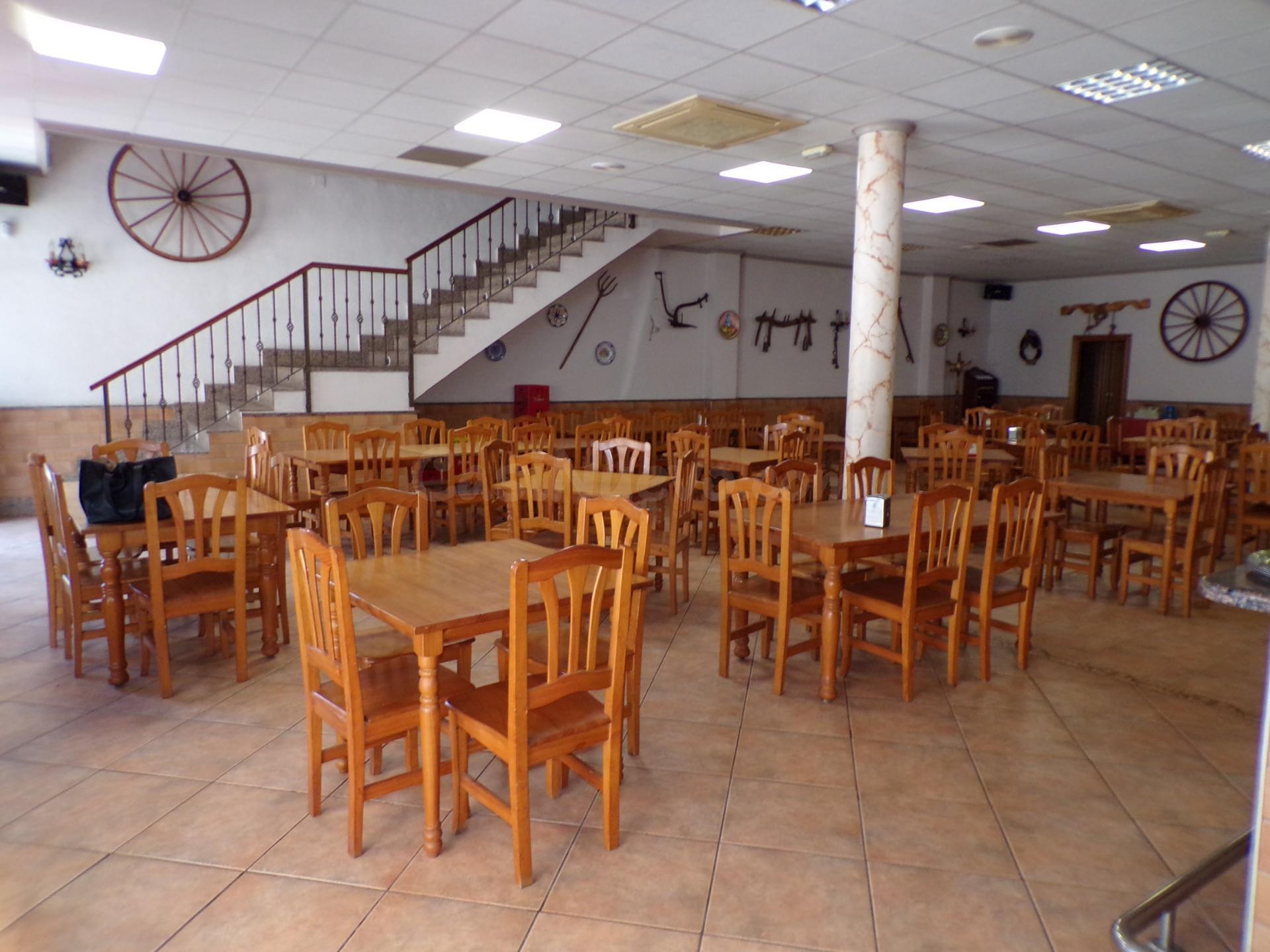Restaurante en poligono,totalmente equipado,con clientela,lo - foto 3