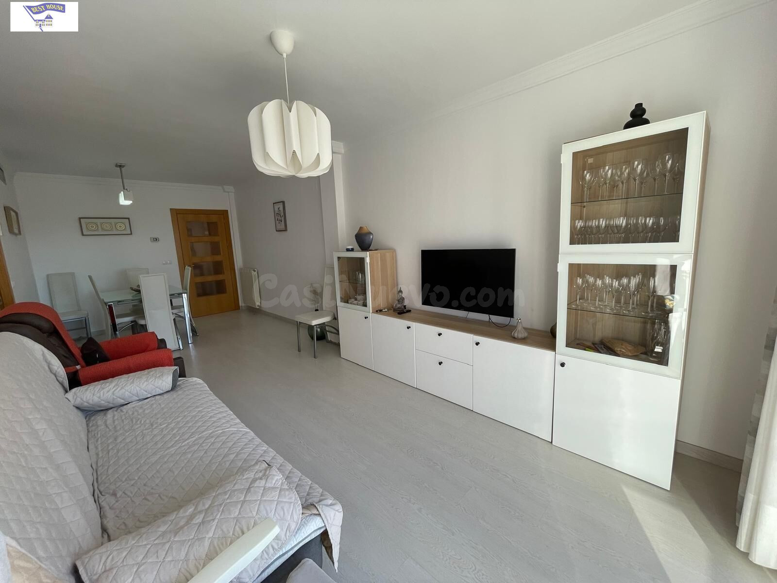 PISO CON GARAJE, TRASTERO Y PISCINA EN URBANIZACIÓN PRIVADA  - foto 2