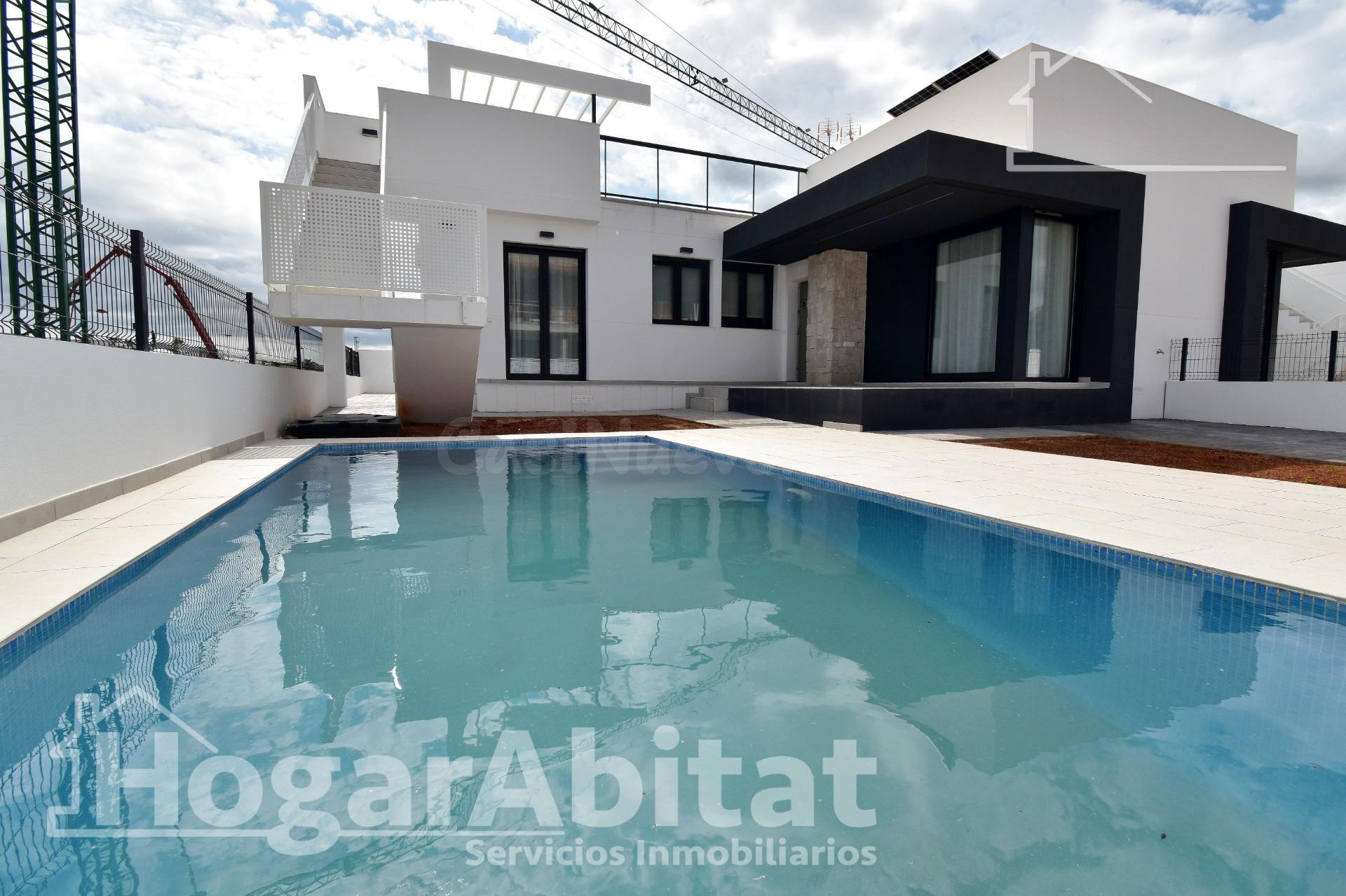 ¡ESPECTACULAR VILLA! A ESTRENAR CON PISCINA PRIVADA, TERRAZA - foto 3