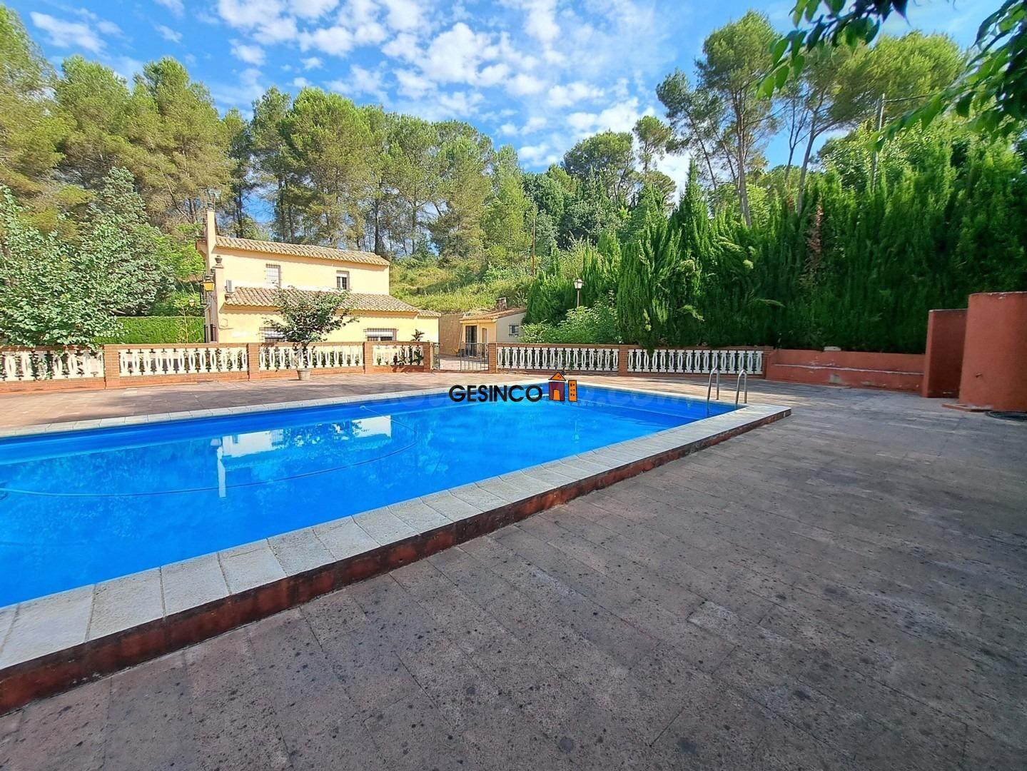 CHALET SOBRE PARCELA URBANA CON PISCINA - foto 2