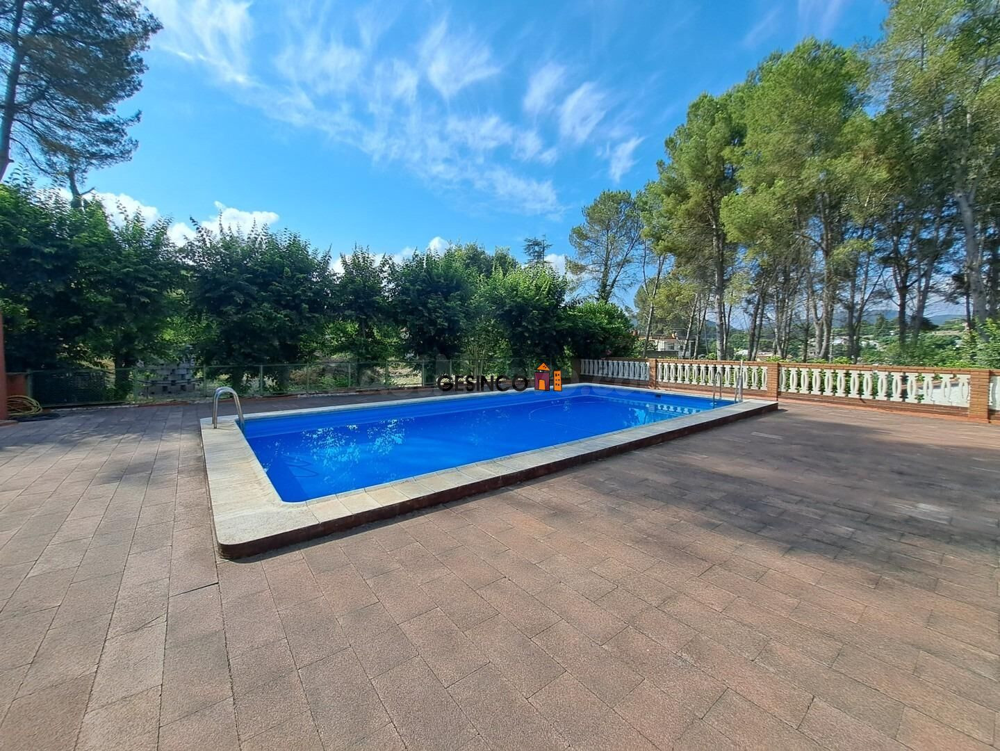 CHALET SOBRE PARCELA URBANA CON PISCINA - foto 3