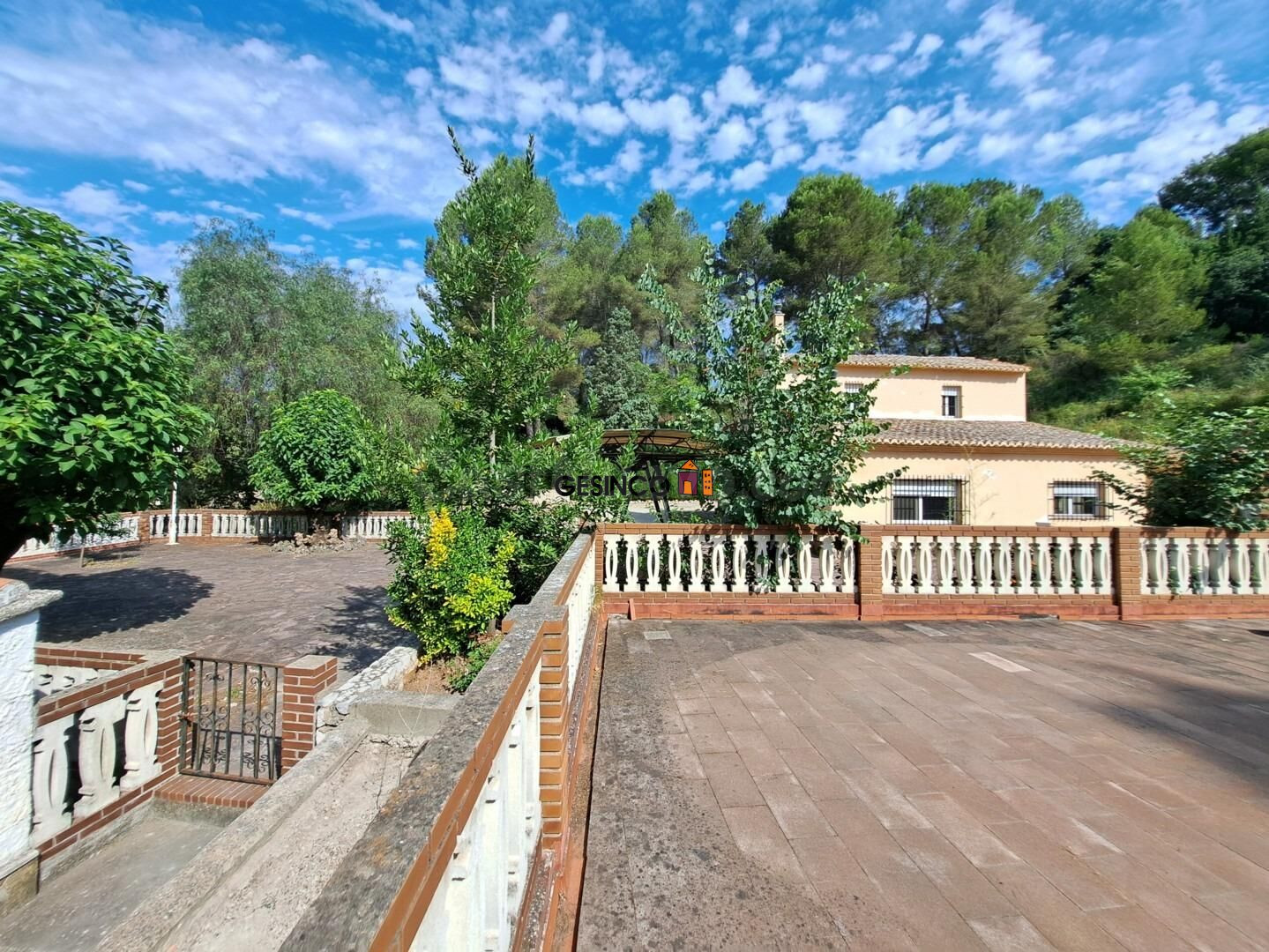 CHALET SOBRE PARCELA URBANA CON PISCINA - foto 4