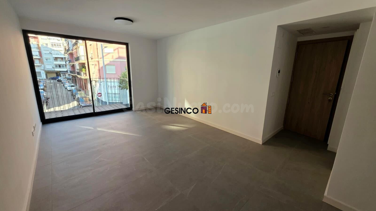 PISO SIN AMUEBLAR CON EXCELENTE TERRAZA EN ALQUILER - foto 2