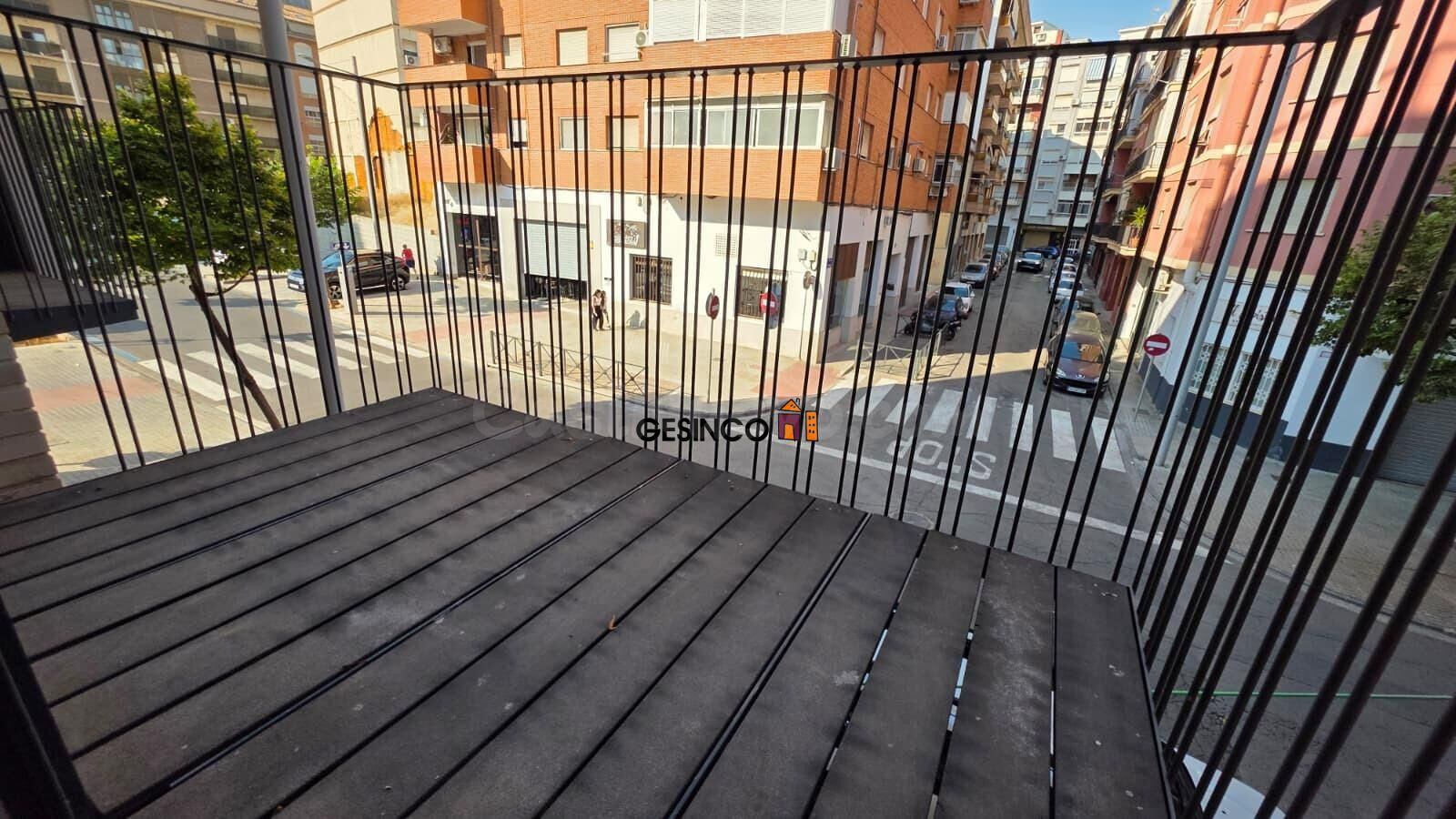 PISO SIN AMUEBLAR CON EXCELENTE TERRAZA EN ALQUILER - foto 3