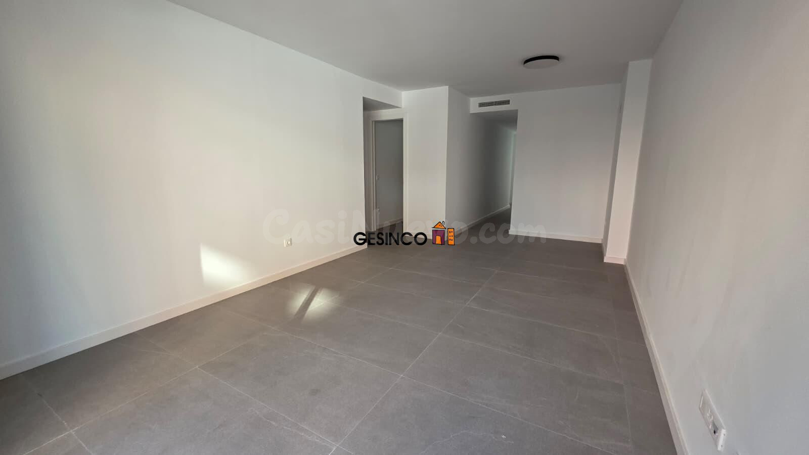 PISO SIN AMUEBLAR CON EXCELENTE TERRAZA EN ALQUILER - foto 4