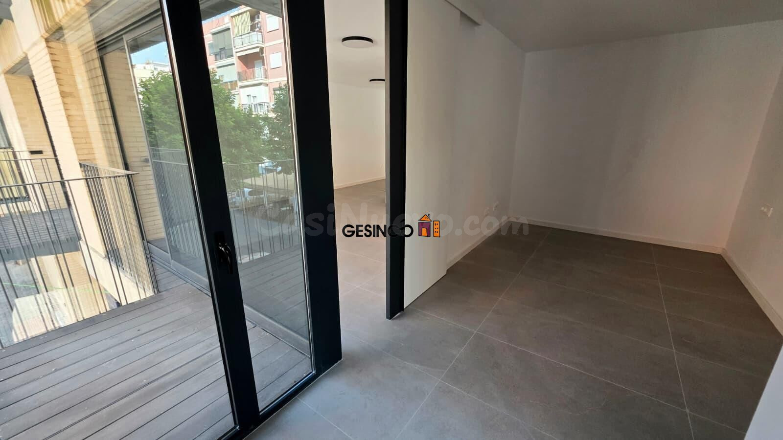 EXCELENTE VIVIENDA SIN AMUEBLAR CON TERRAZA - foto 4
