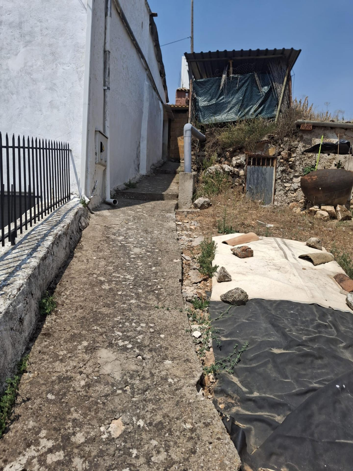 Terreno Urbano con construcción en Escariche