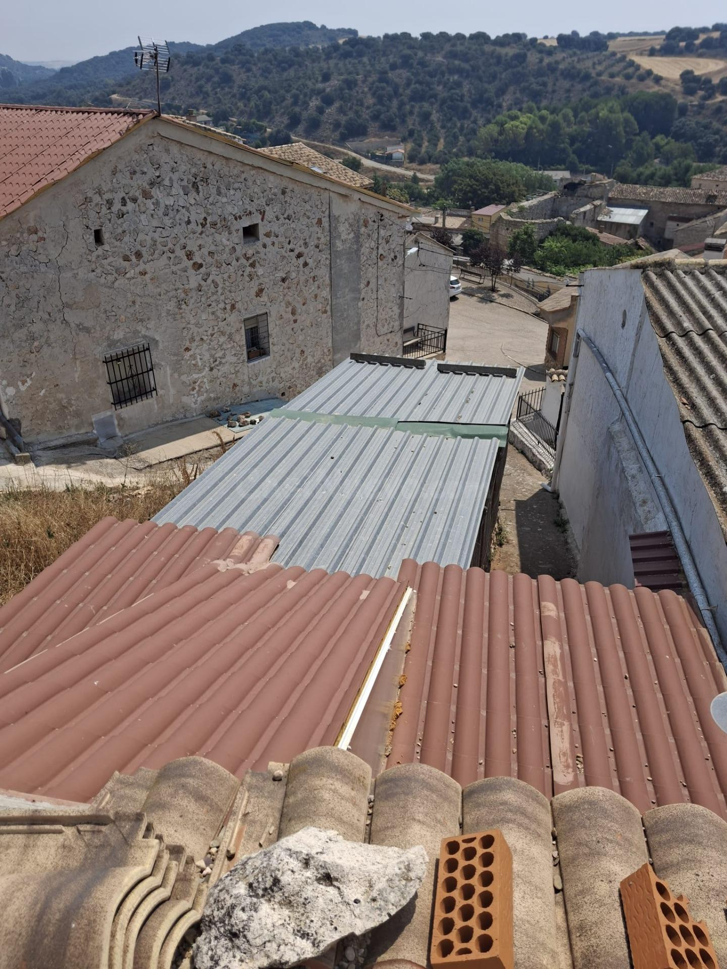 Terreno Urbano con construcción en Escariche - foto 2