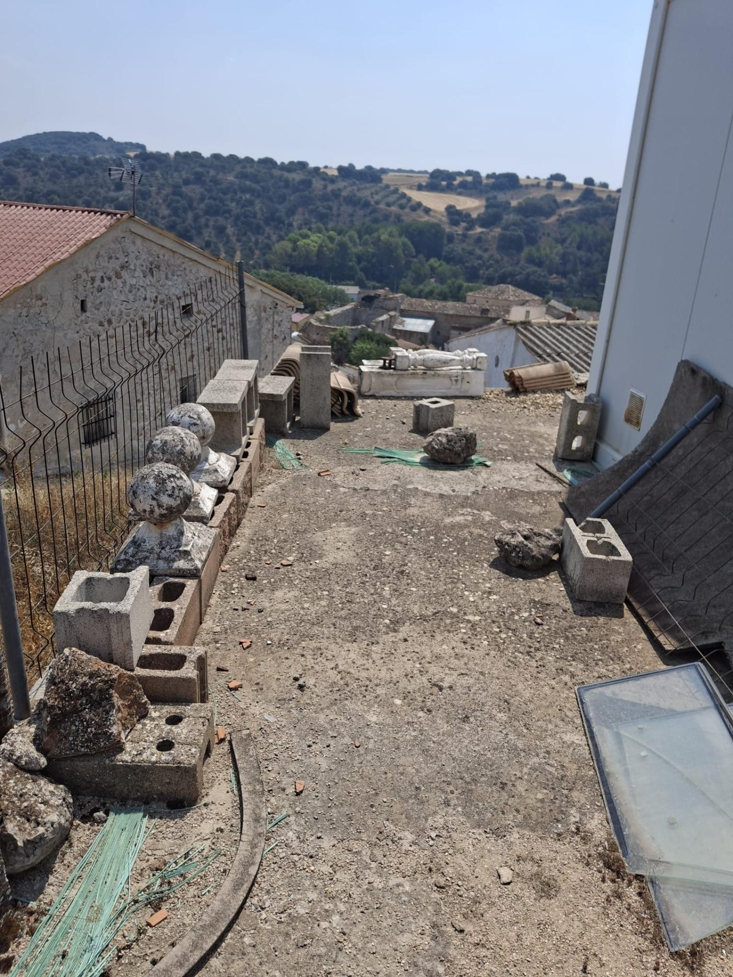 Terreno Urbano con construcción en Escariche - foto 4