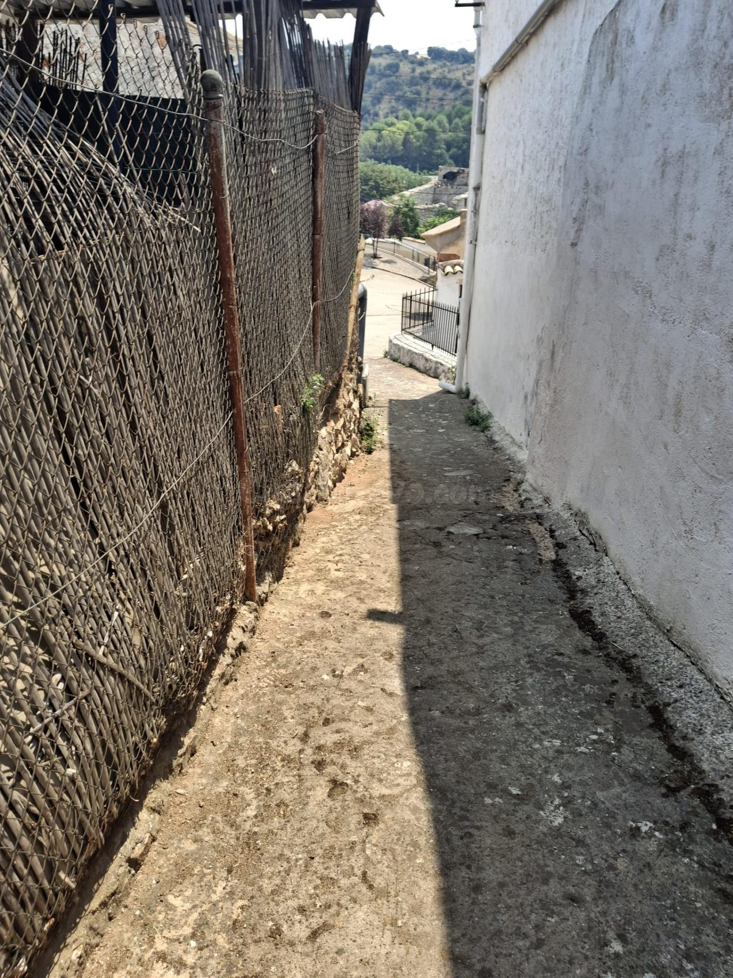 Terreno Urbano con construcción en Escariche - foto 5
