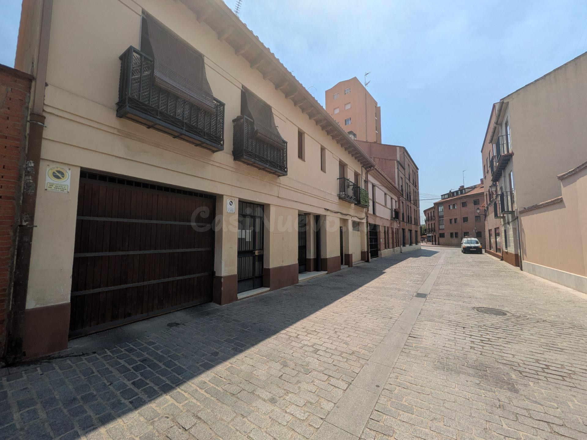 PLAZA DE APARCAMIENTO EN CALLE DAMAS