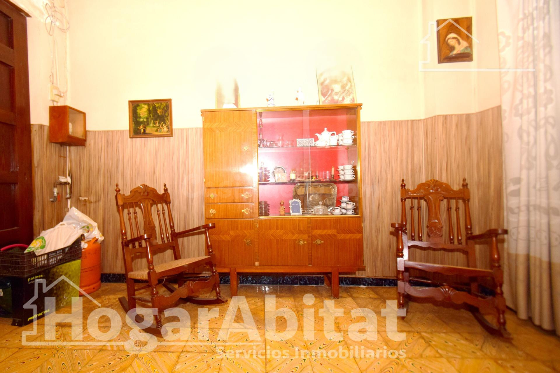 ¡OPORTUNIDAD ÚNICA! AMPLIA CASA PARA REFORMAR CON PATIO Y TR - foto 5