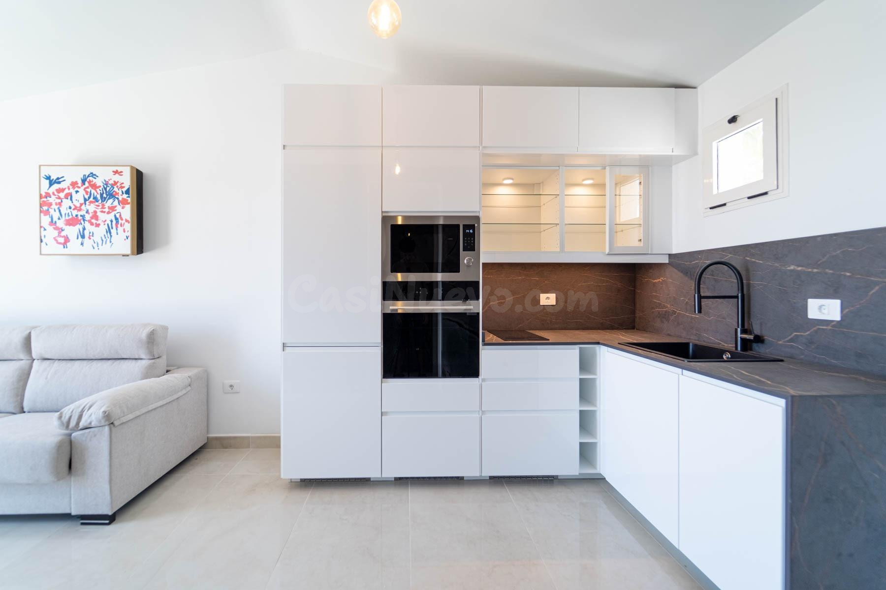 Exclusivo apartamento reformado a estrenar con vistas al mar - foto 3