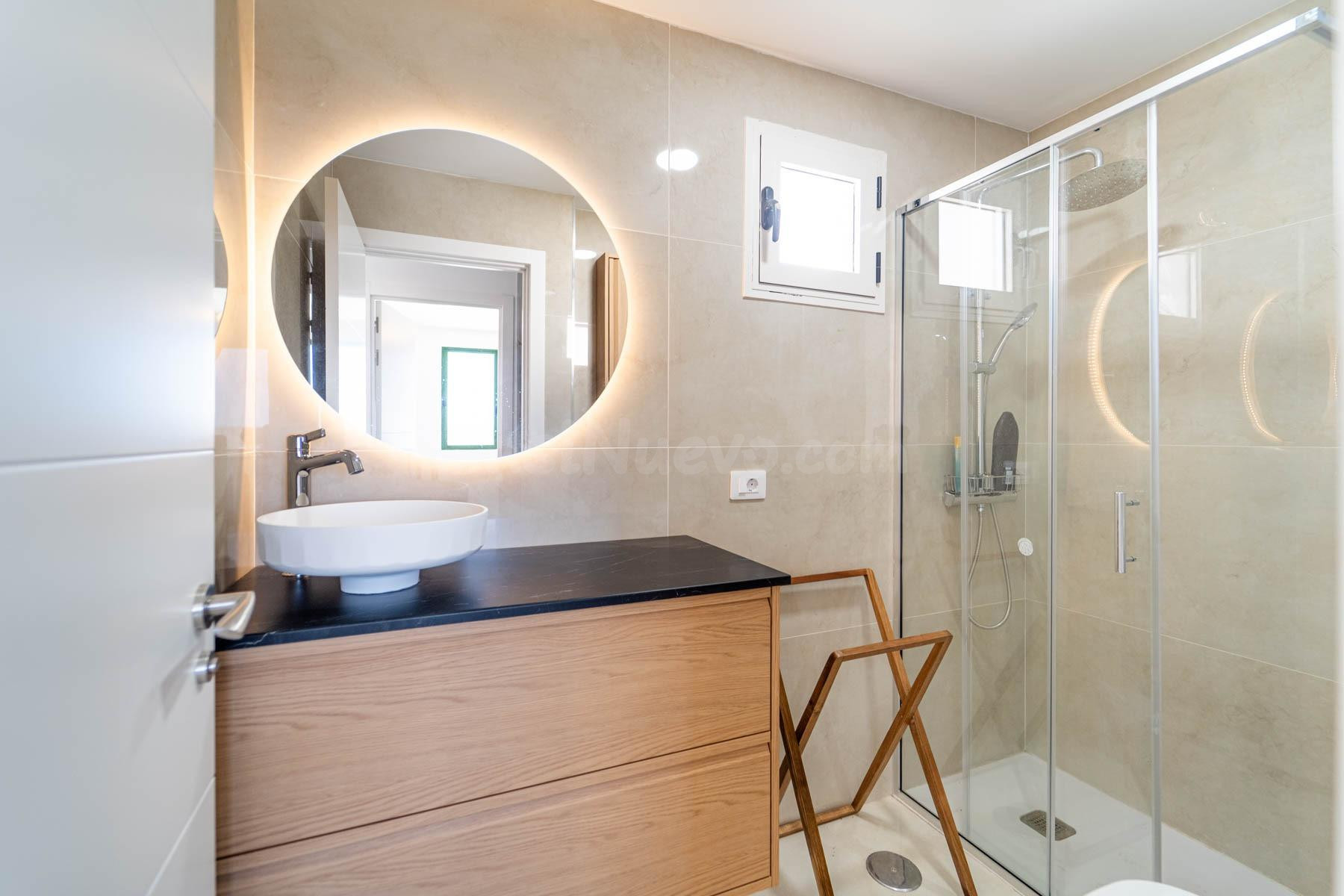 Exclusivo apartamento reformado a estrenar con vistas al mar - foto 4