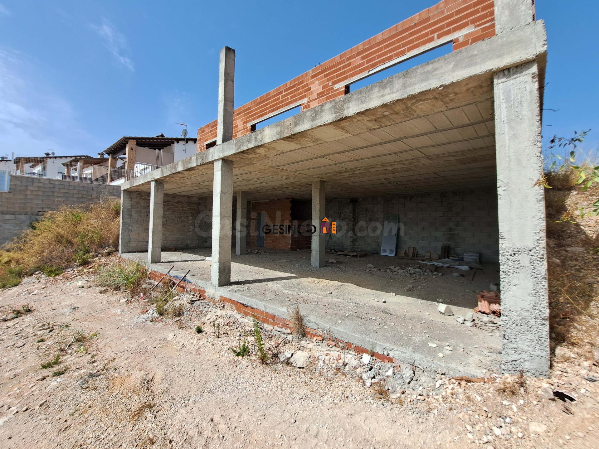 CHALET EN CONSTRUCCIÓN EN URBANIZACIÓN