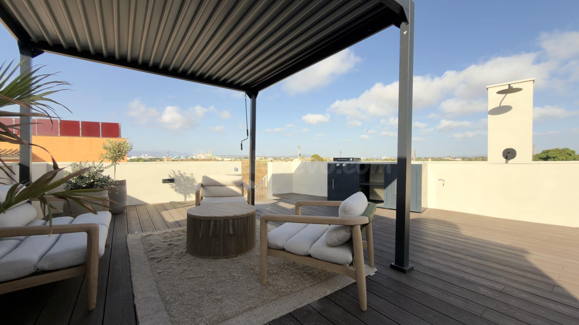 Casa independiente de estilo mediterráneo a solo 200 metros  - foto 3