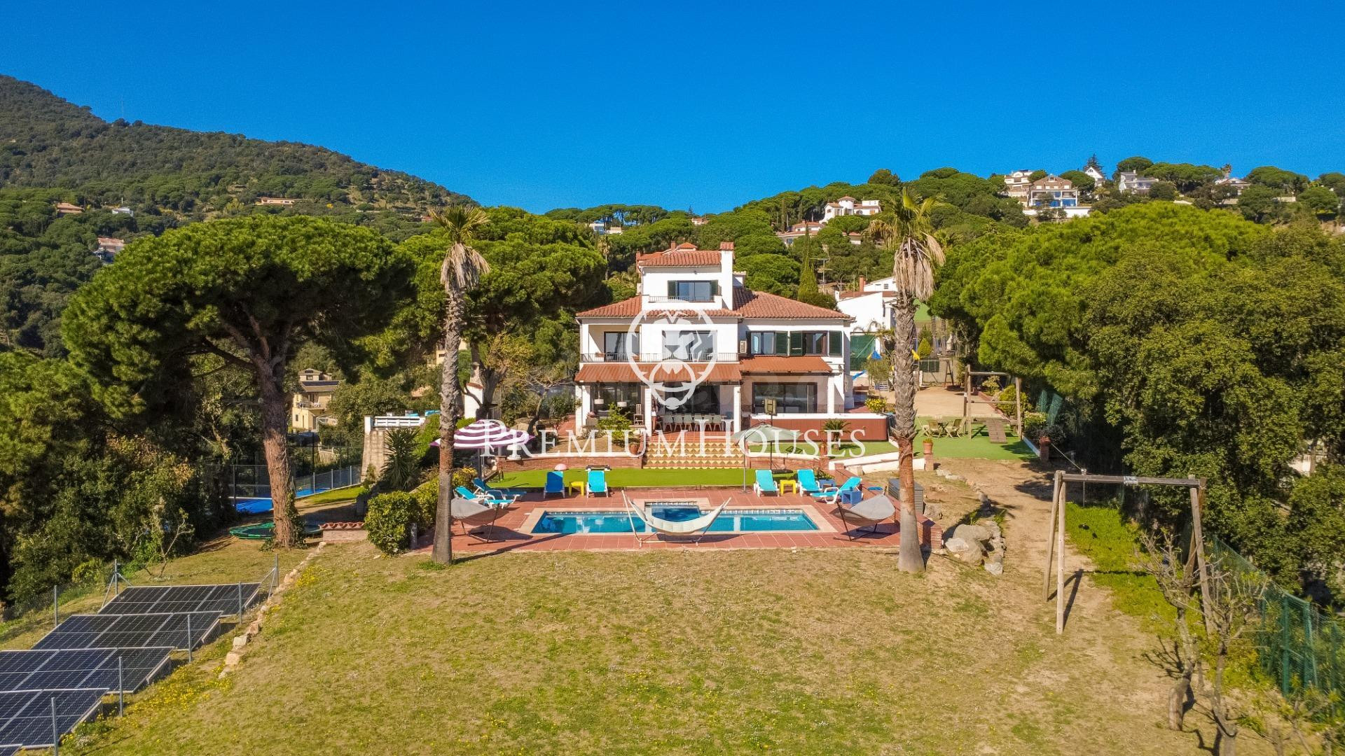 Espectacular casa con licencia turística en Arenys de Munt,  - foto 2