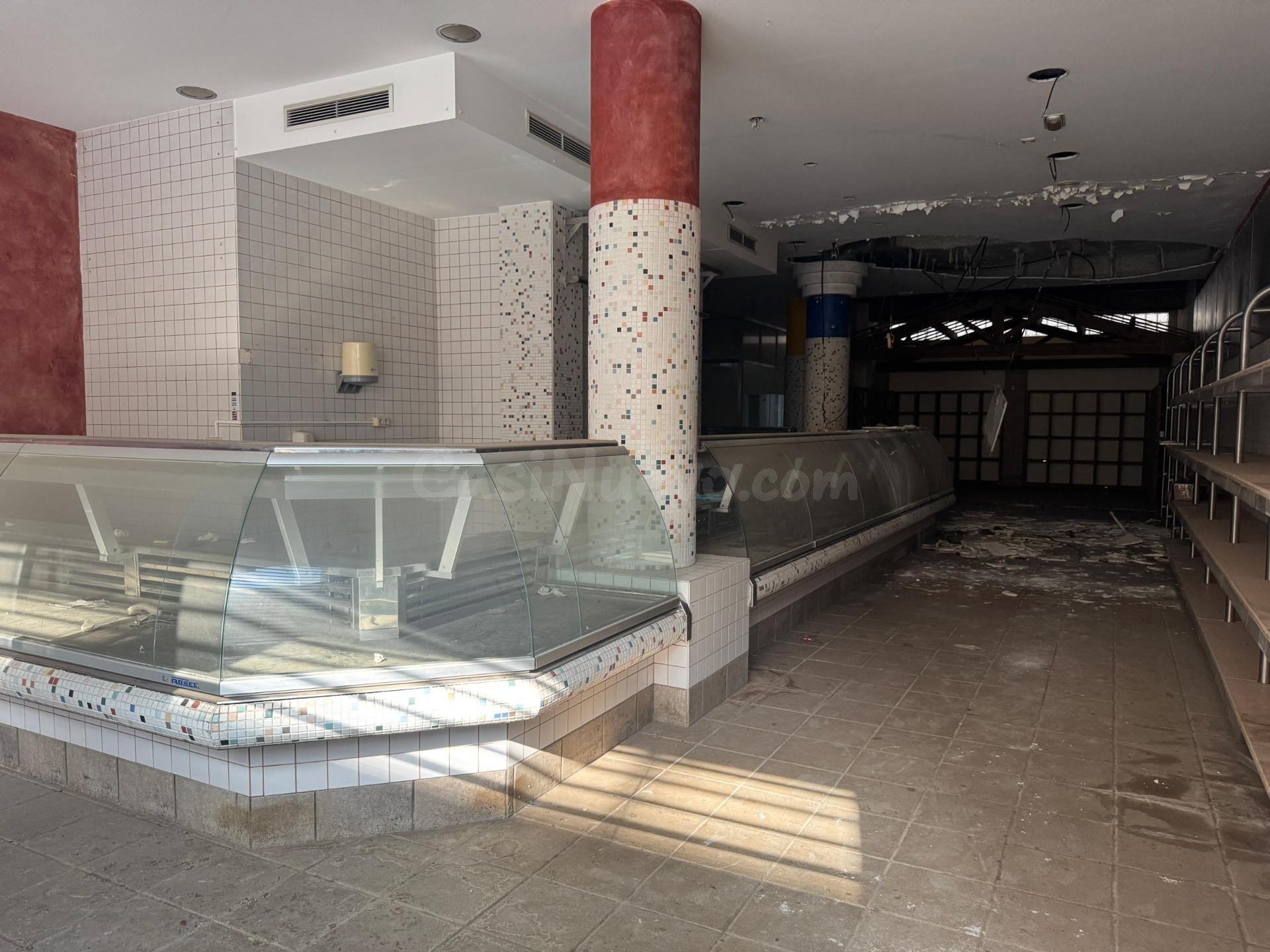 Gran local comercial de 500 m2 con doble acceso y excelente  - foto 4