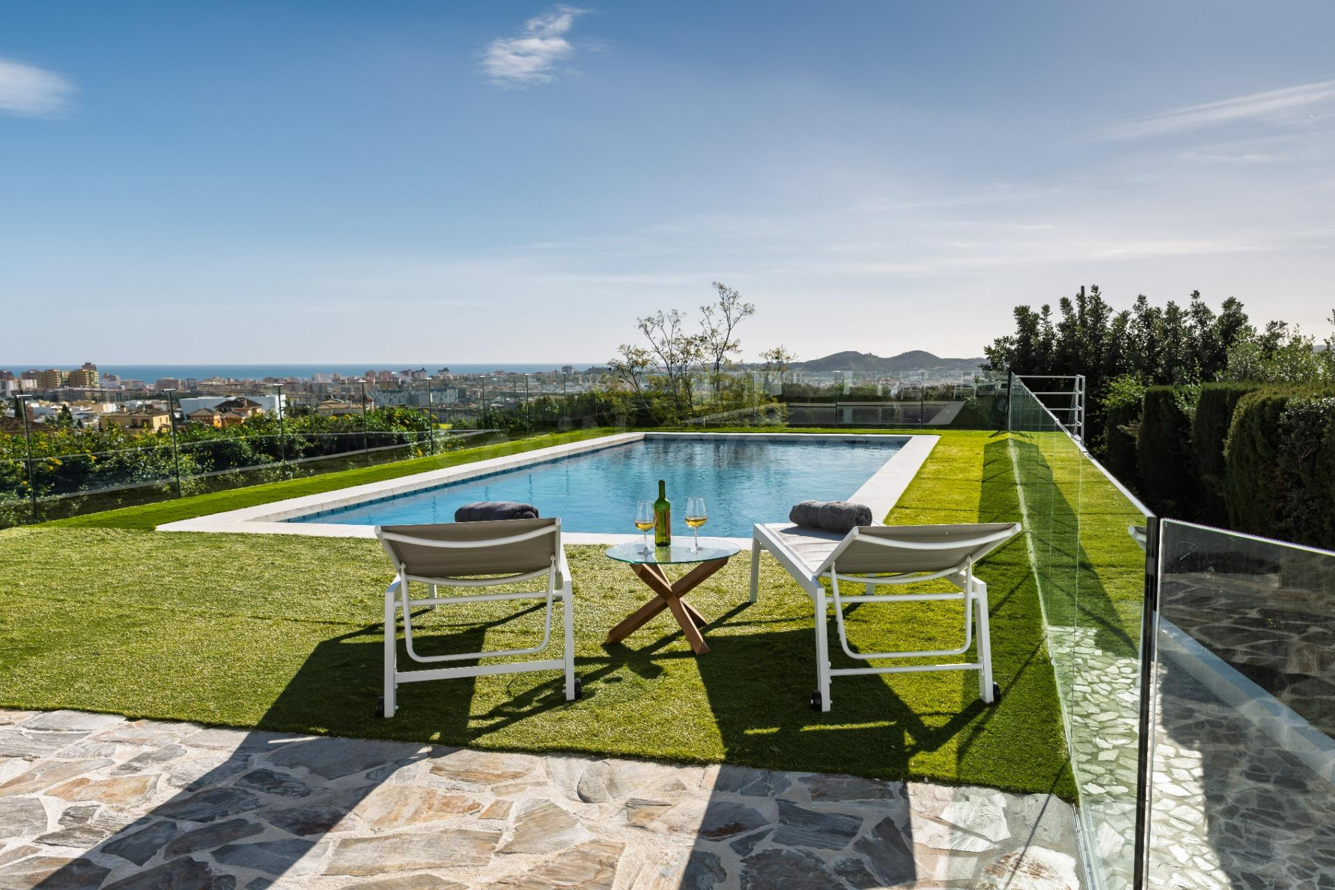 MAGNIFICA VILLA CON VISTAS AL MAR EN CAMPOMIJAS
