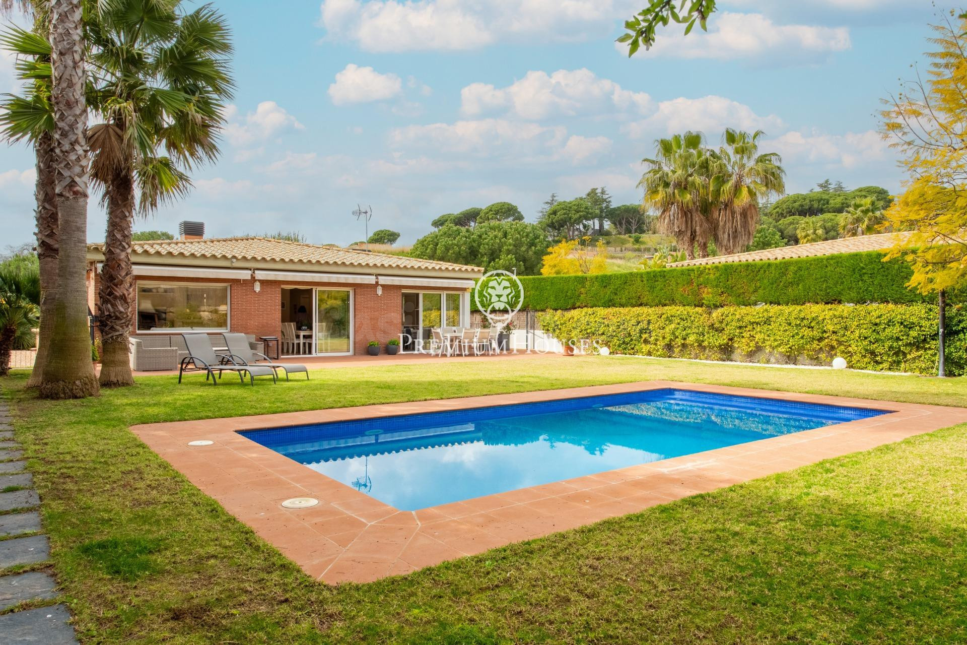 Casa en venta en parcela plana y en una sola planta - foto 2
