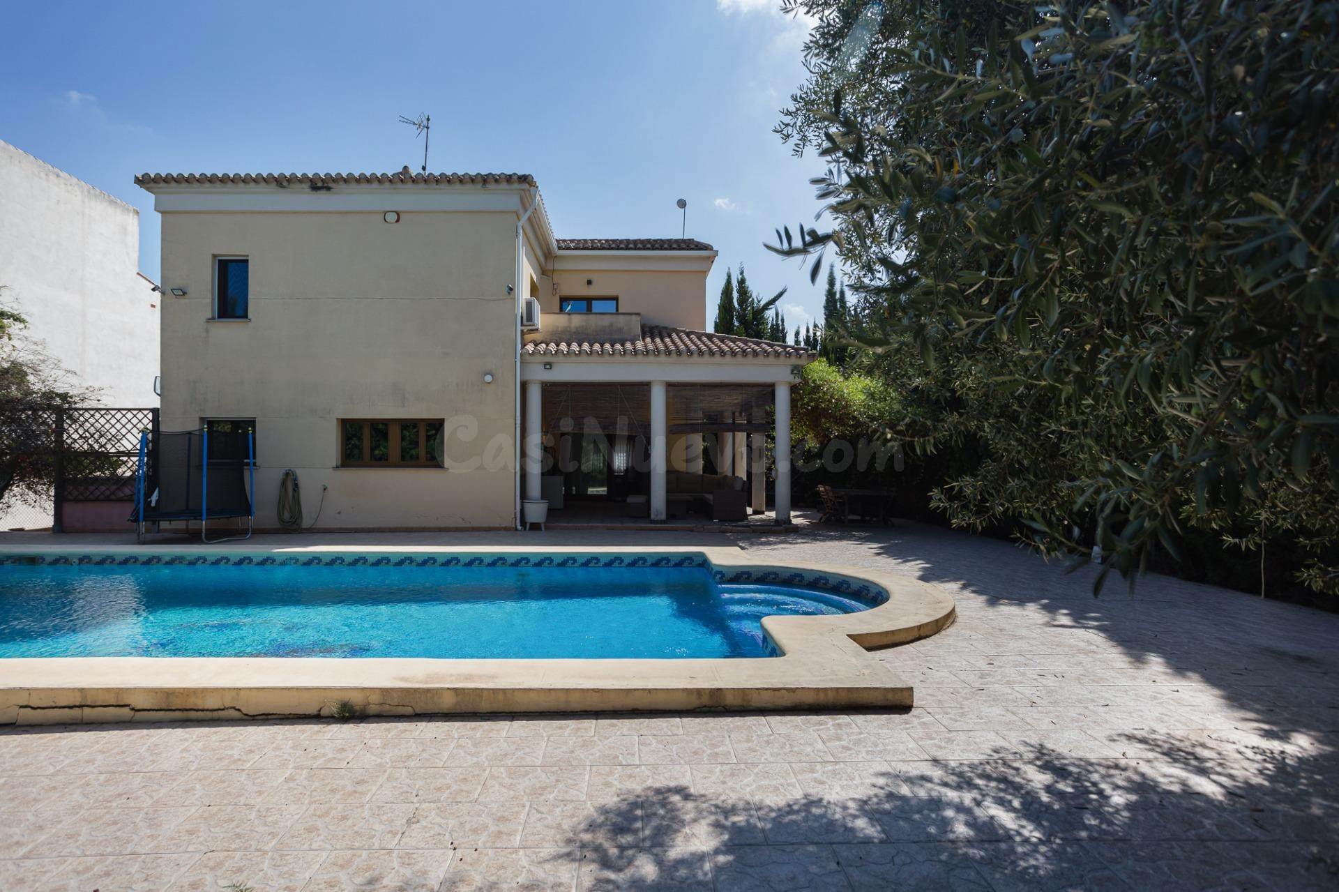 IMPRESIONANTE VIVIENDA UNIFAMILIAR CON PISCINA, JARDÍN Y 764 - foto 2