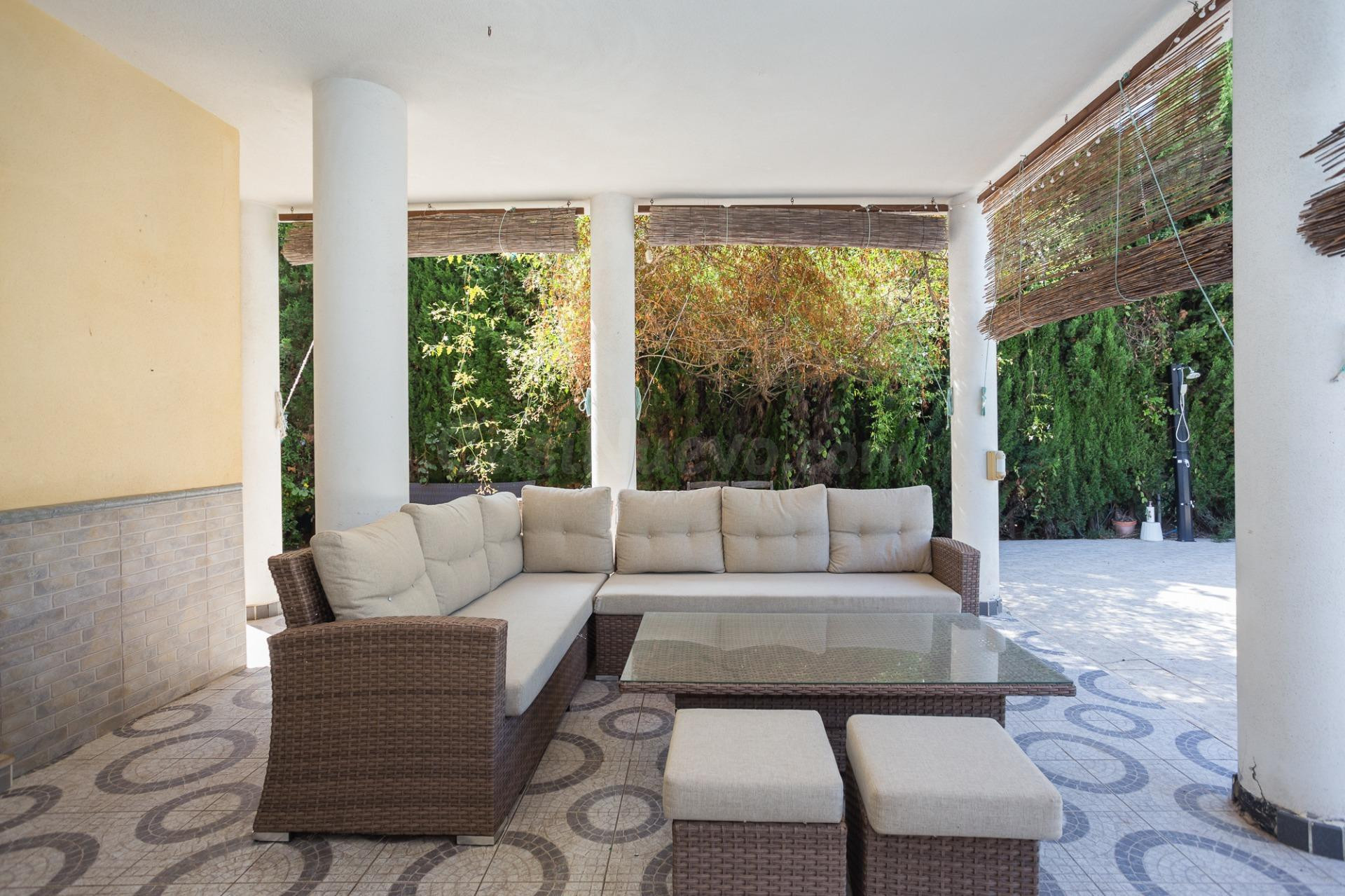 IMPRESIONANTE VIVIENDA UNIFAMILIAR CON PISCINA, JARDÍN Y 764 - foto 3