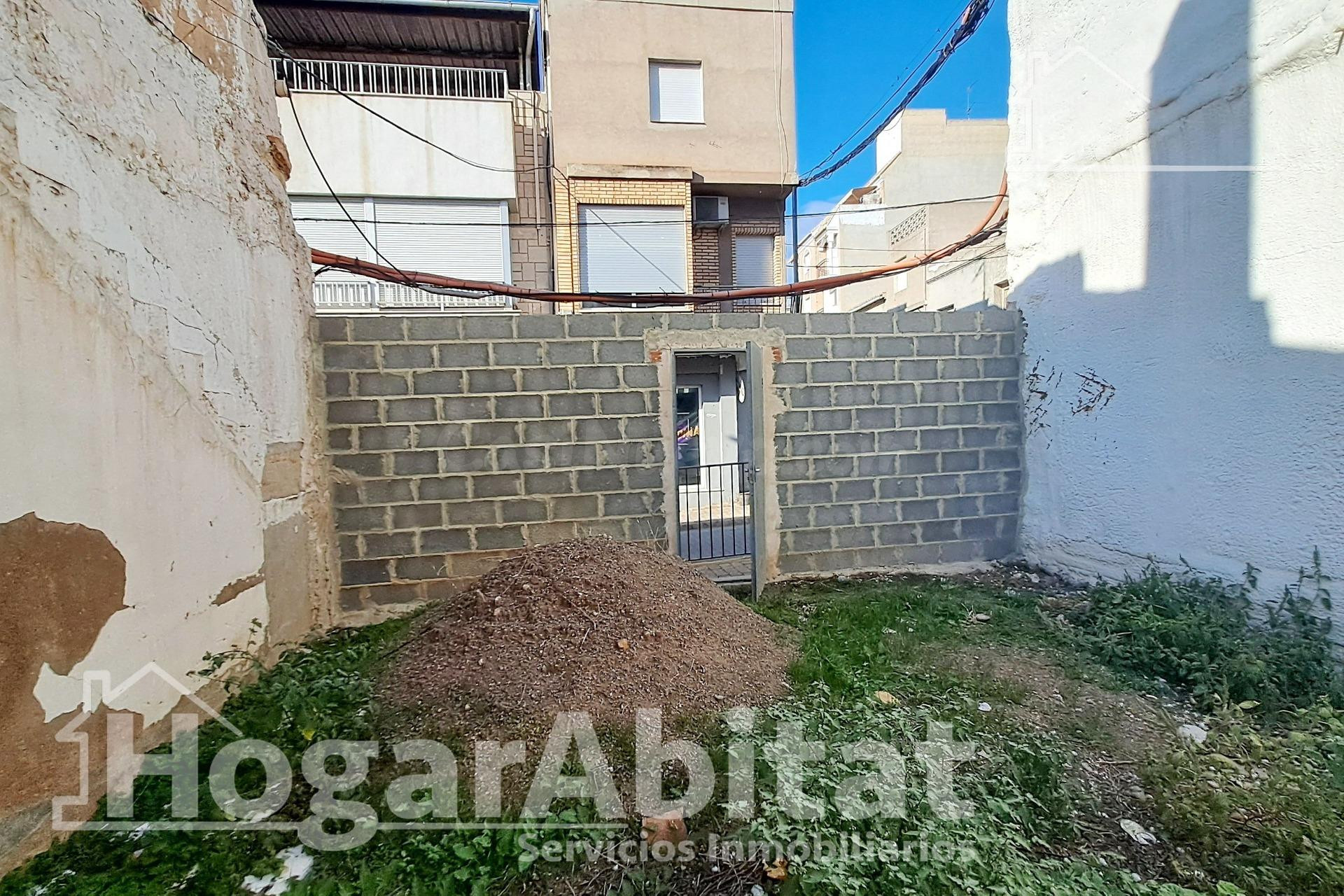 ¡OPORTUNIDAD INCREÍBLE! TERRENO URBANO AMPLIO Y CON COCHERA - foto 3