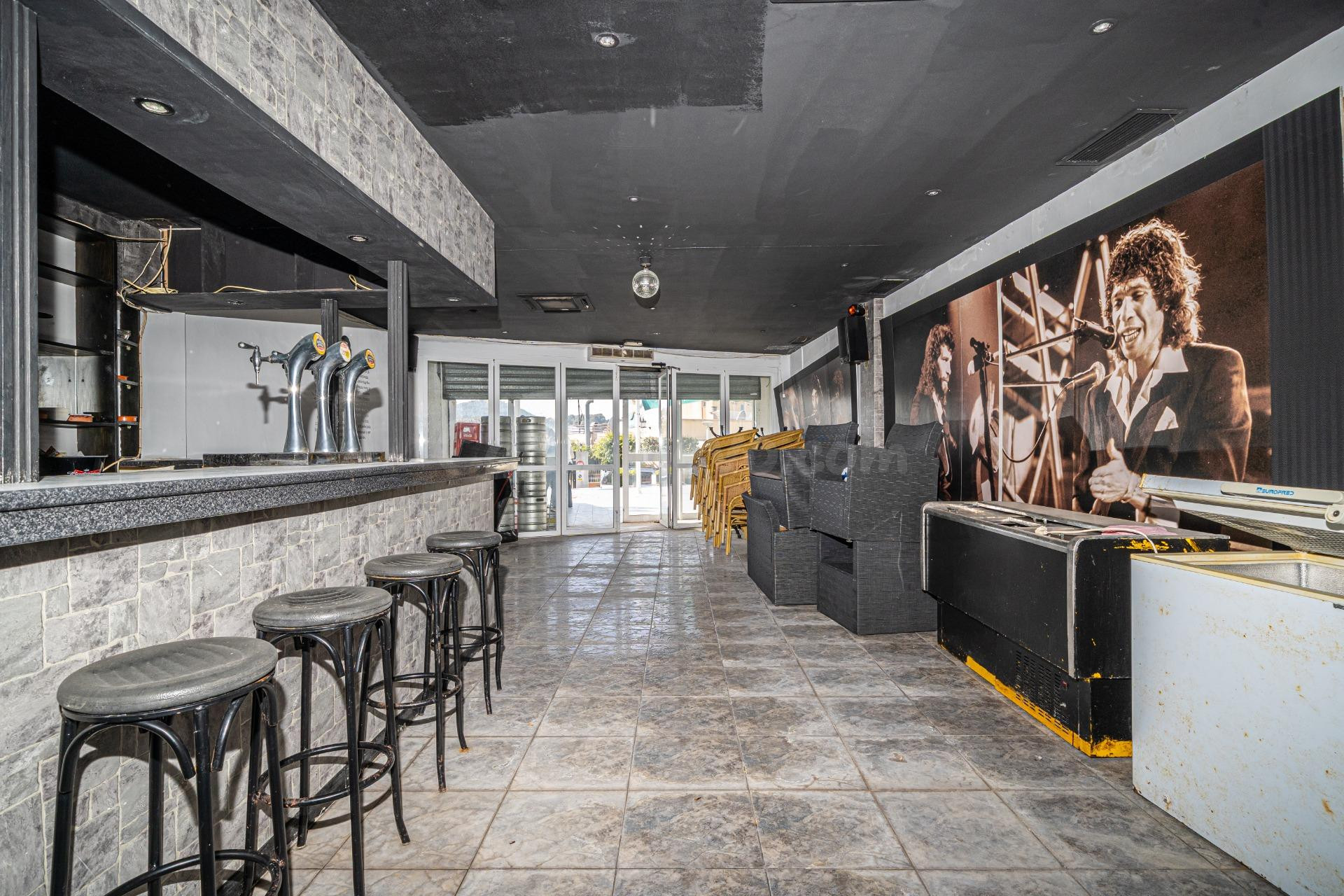 Se vende local comercial en Santa Ponsa con gran terraza y p - foto 4