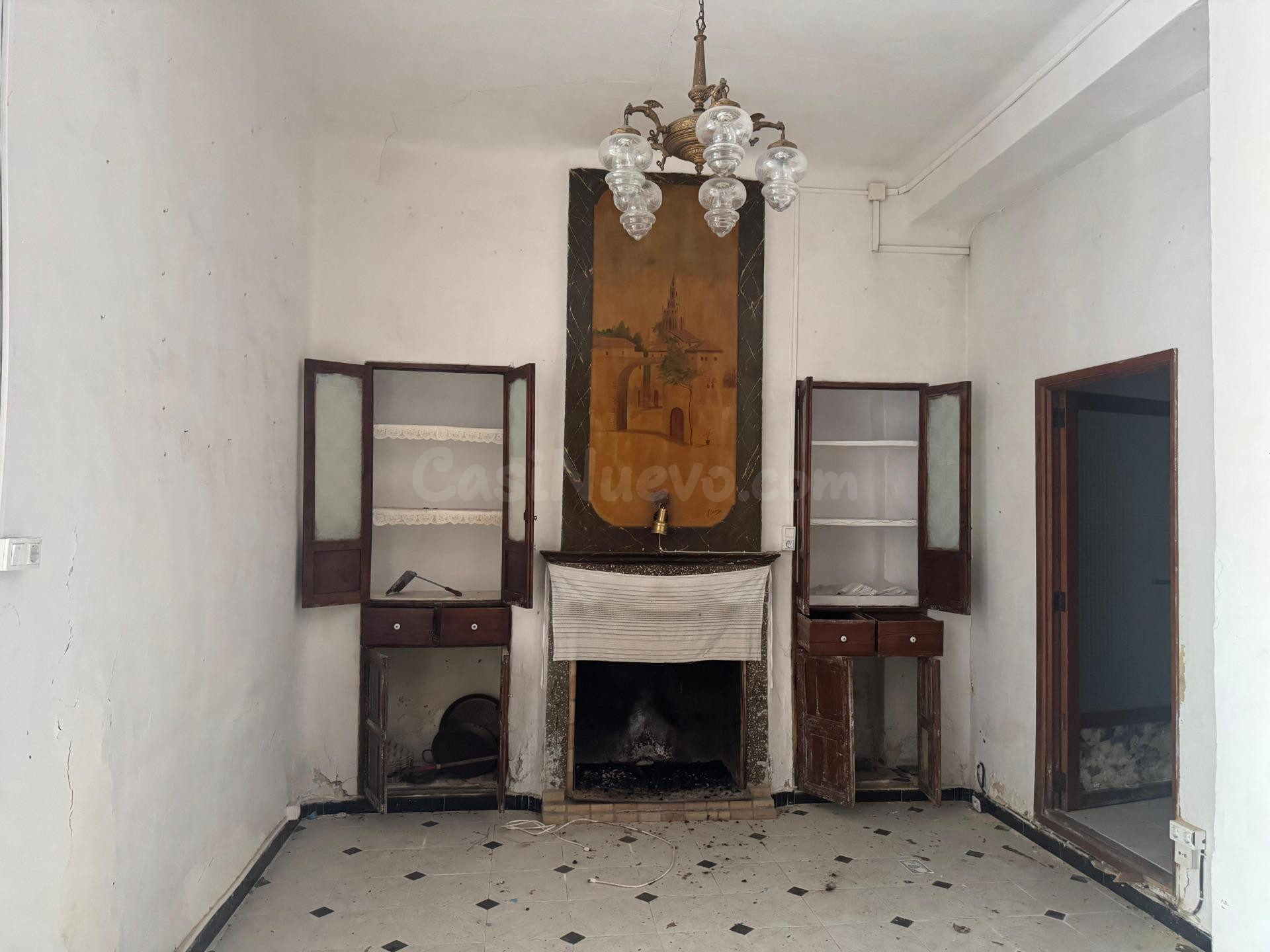 Casa de pueblo con patio interior y 234 m2 para crear tu pro - foto 5