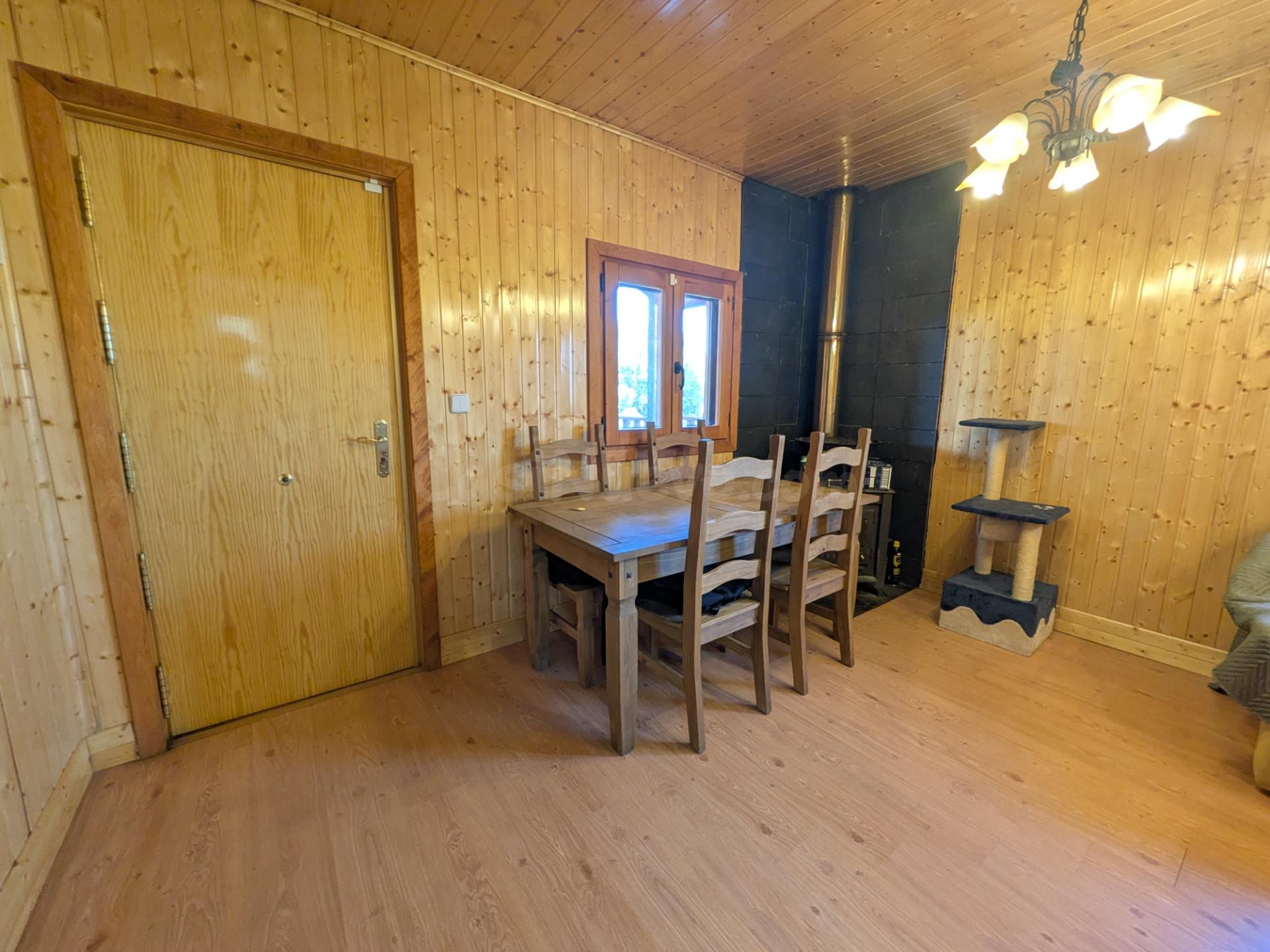 CASA DE MADERA, EN URBANIZACÍON PRIVADA. - foto 3