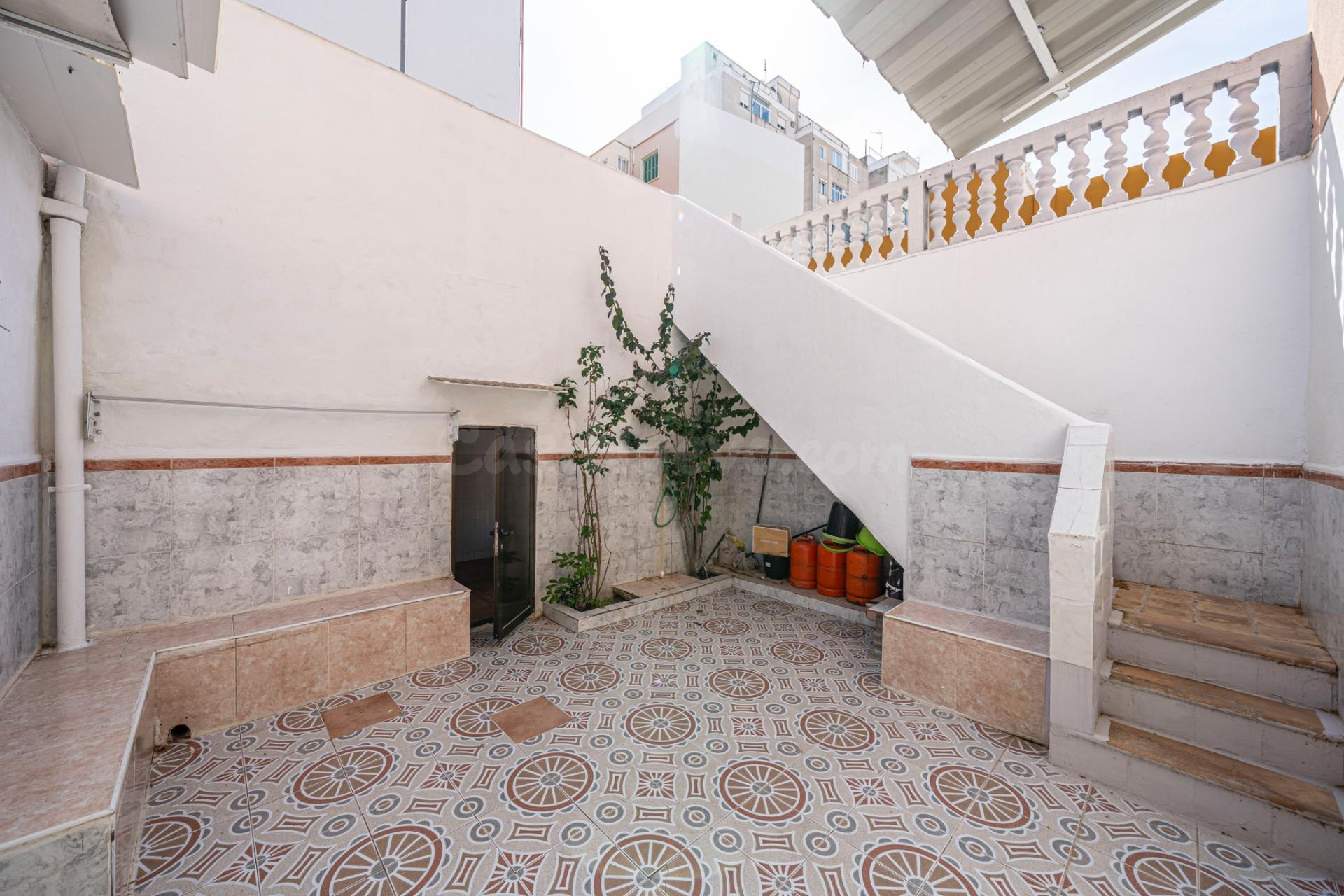 Planta baja de dos habitaciones y garaje