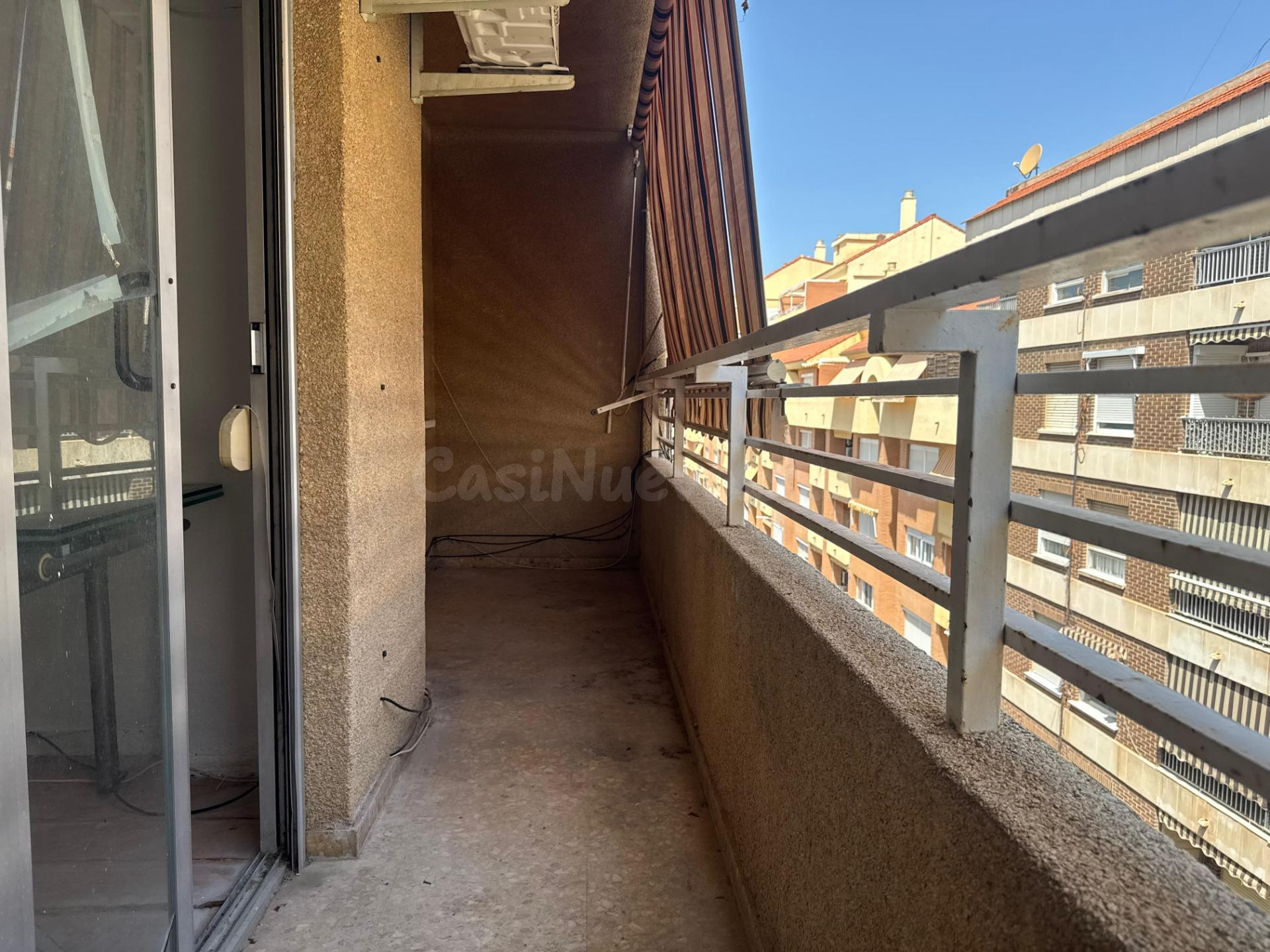 Piso amplio de 3 habitaciones con balcón y muchas posibilida - foto 3
