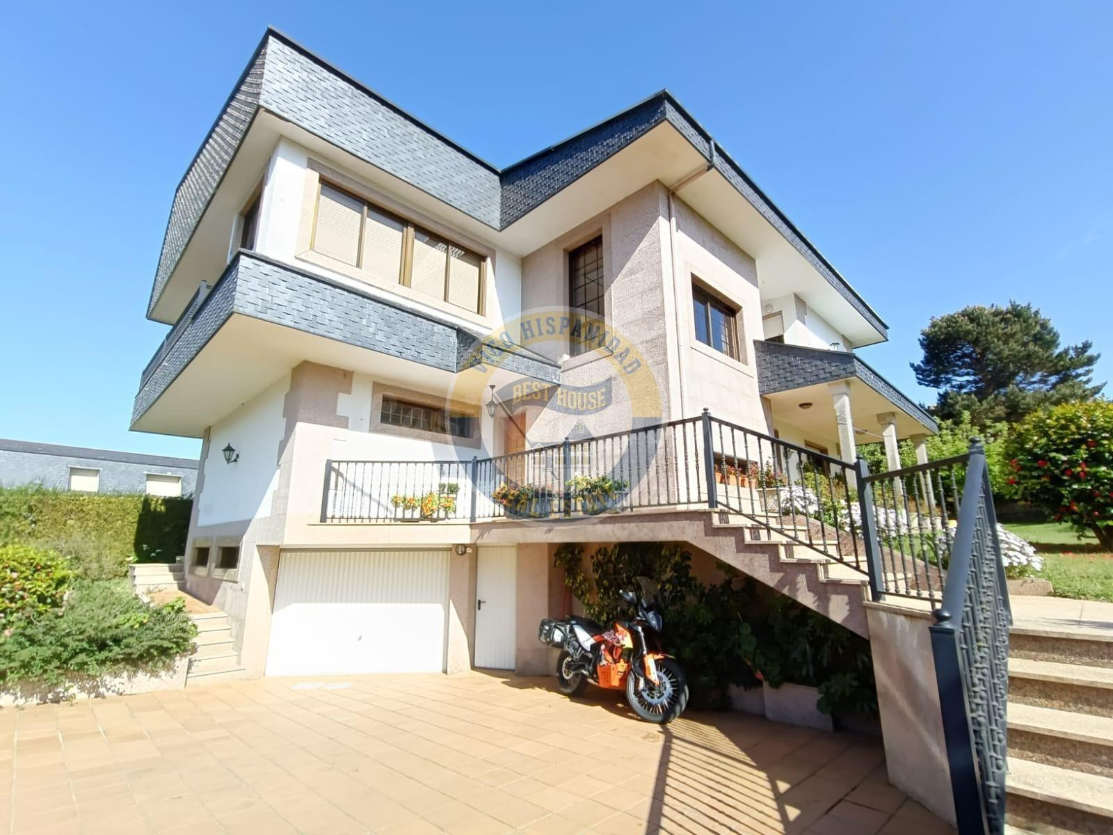 Amplio chalet en el entorno de Valladares