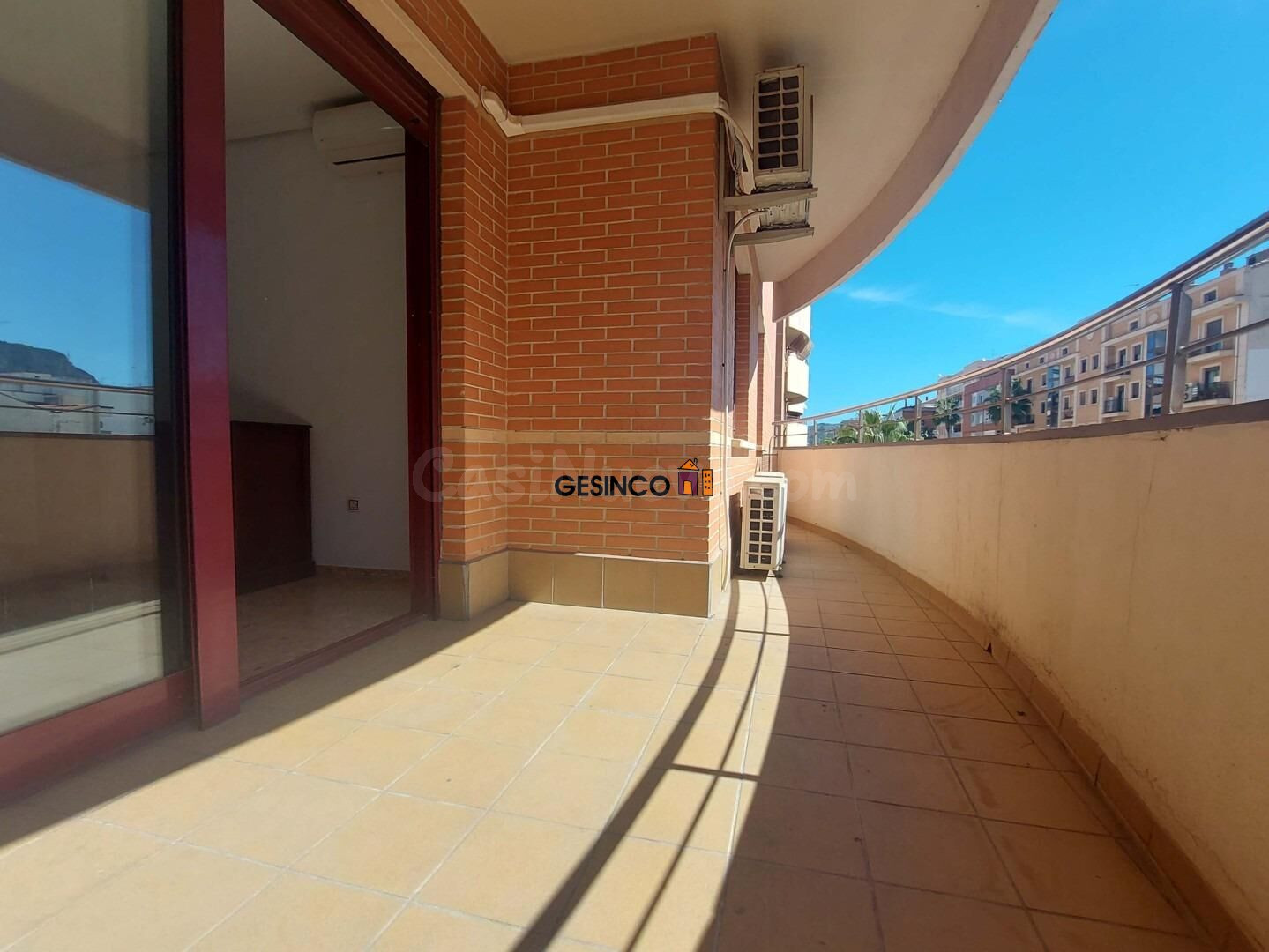 PISO CON CUATRO DORMITORIOS Y GARAJE  ¡¡EN URBANIZACIÓN!! - foto 2