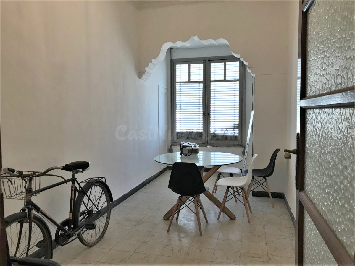 Oficina con estilo clásico y moderno