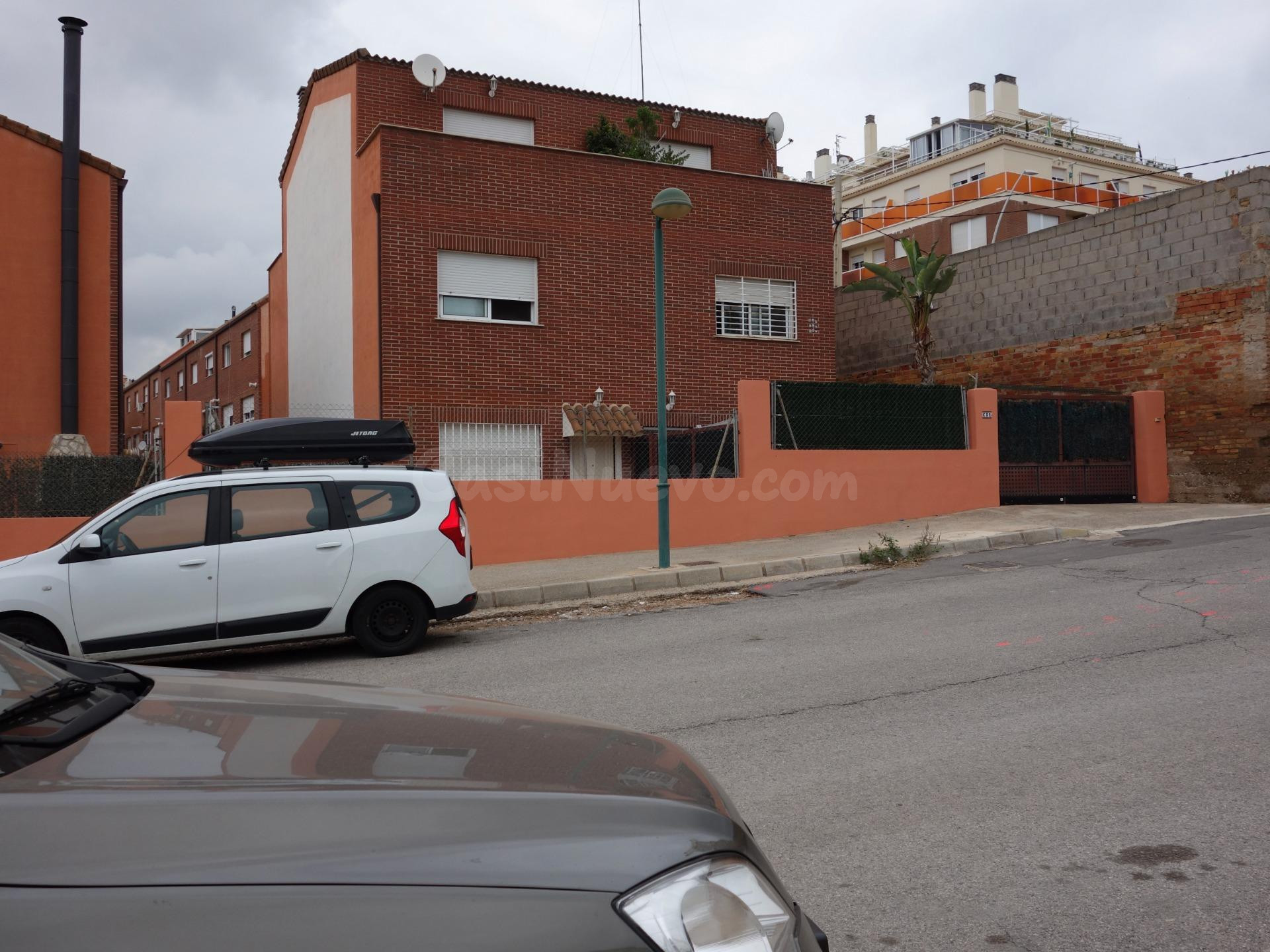 Chalet de 3 habitacions y 3 baños con parking en Almazora
