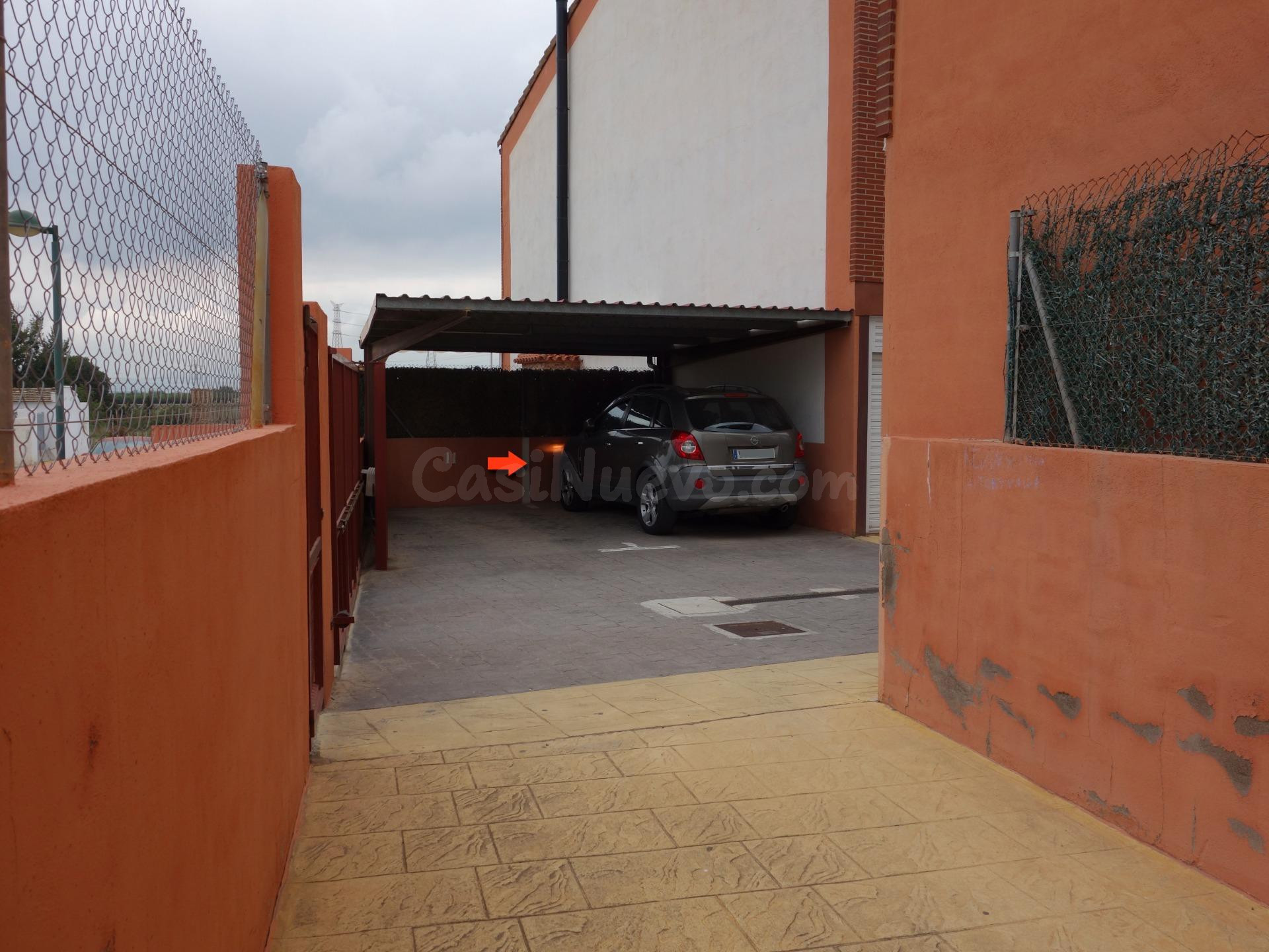 Chalet de 3 habitacions y 3 baños con parking en Almazora - foto 2