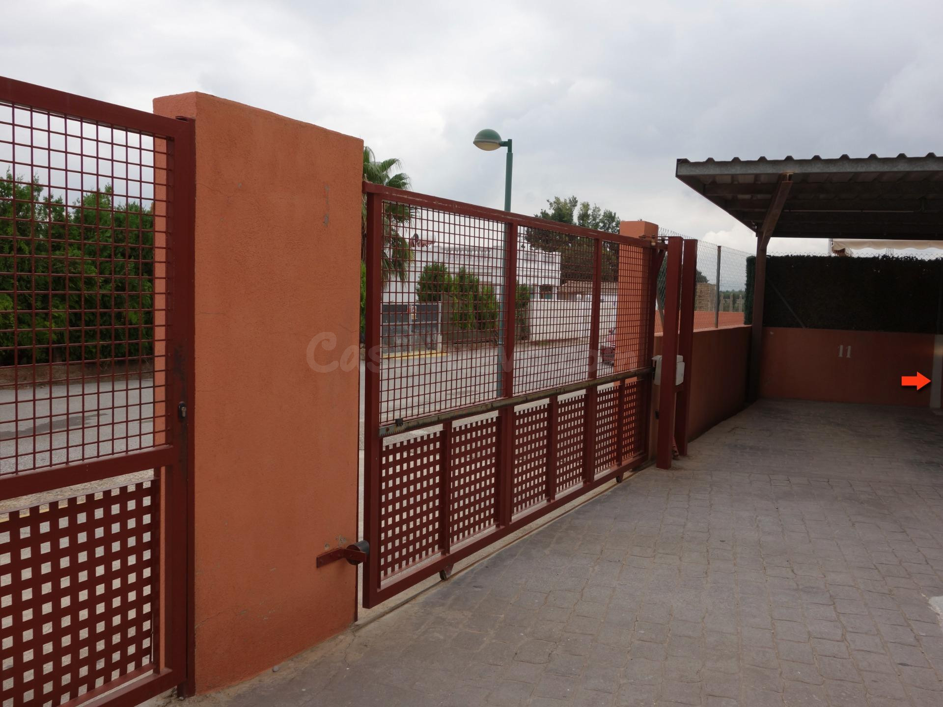 Chalet de 3 habitacions y 3 baños con parking en Almazora - foto 3