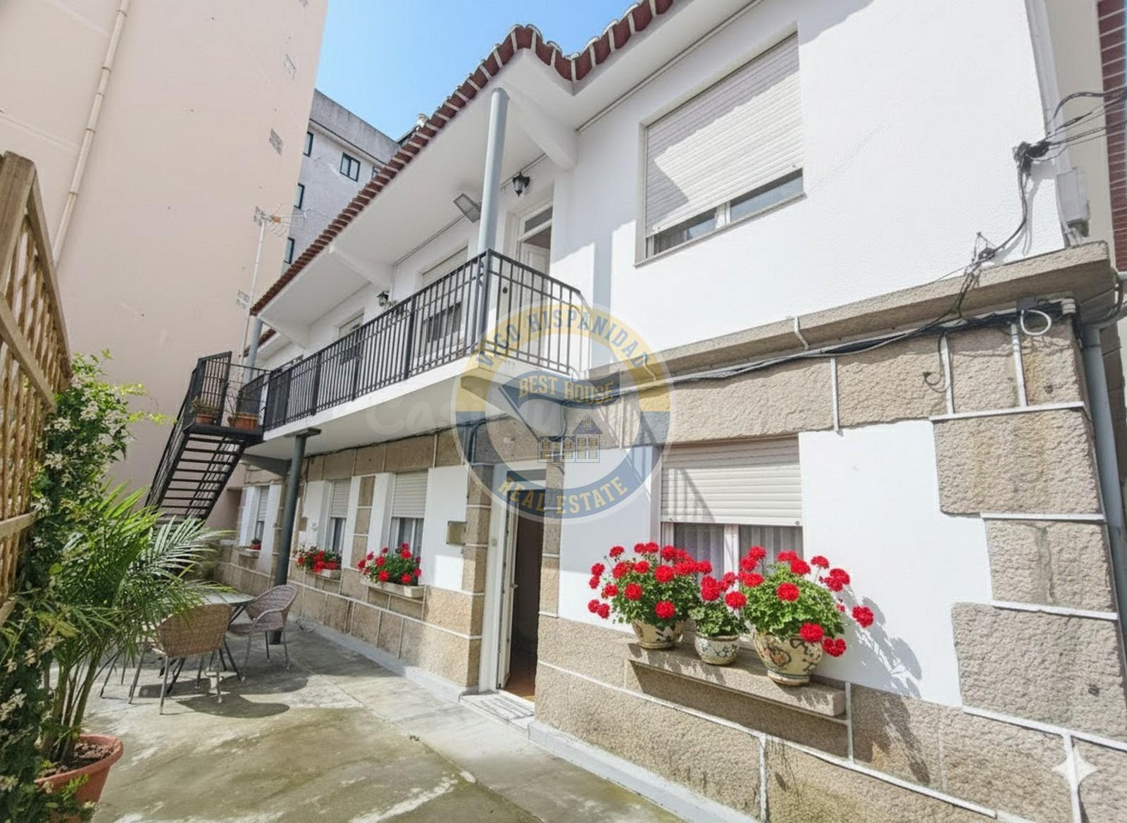 CASA INDEPENDIENTE CON 4 APARTAMENTOS Y AMPLIO PATIO - IDEAL