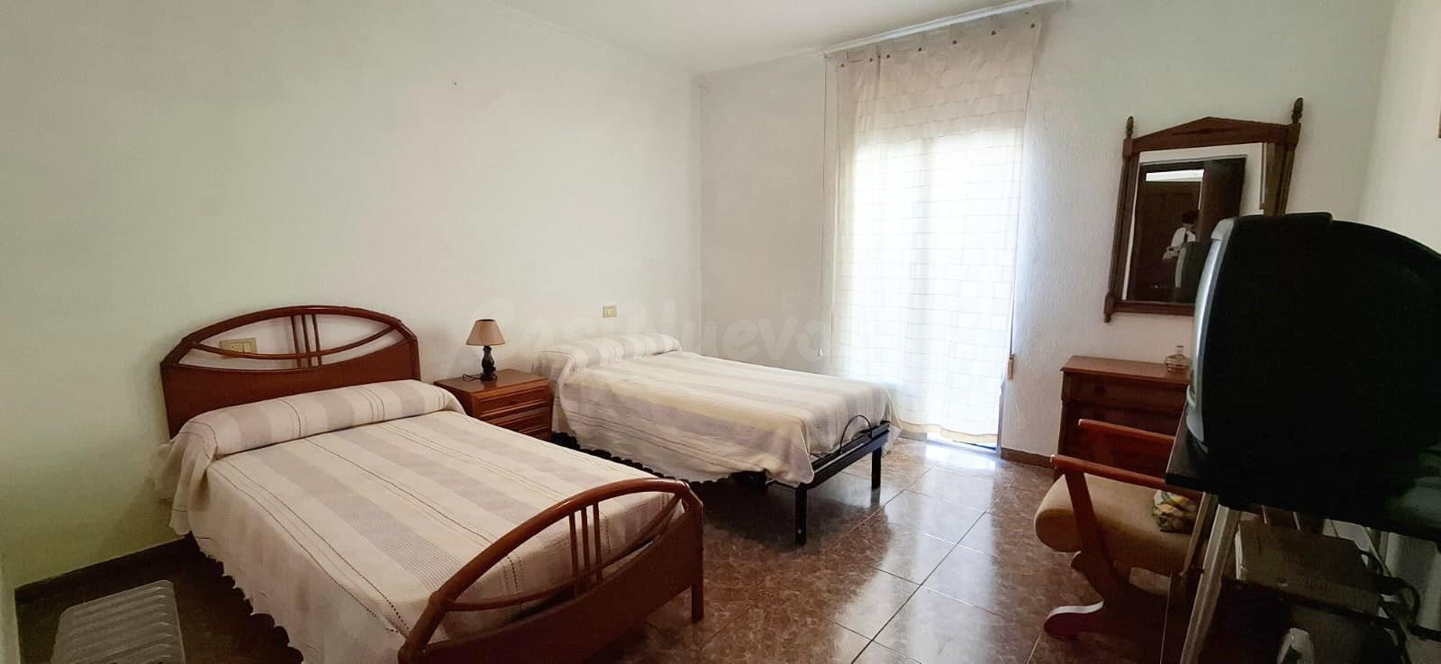 Casa espaciosa con gran potencial de reforma en zona Norte – - foto 4