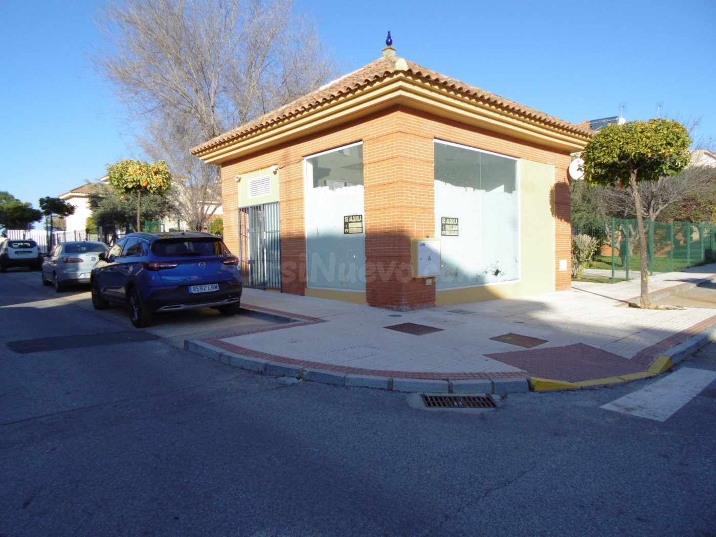LOCAL EN CASTILLEJA DE LA CUESTA - foto 2
