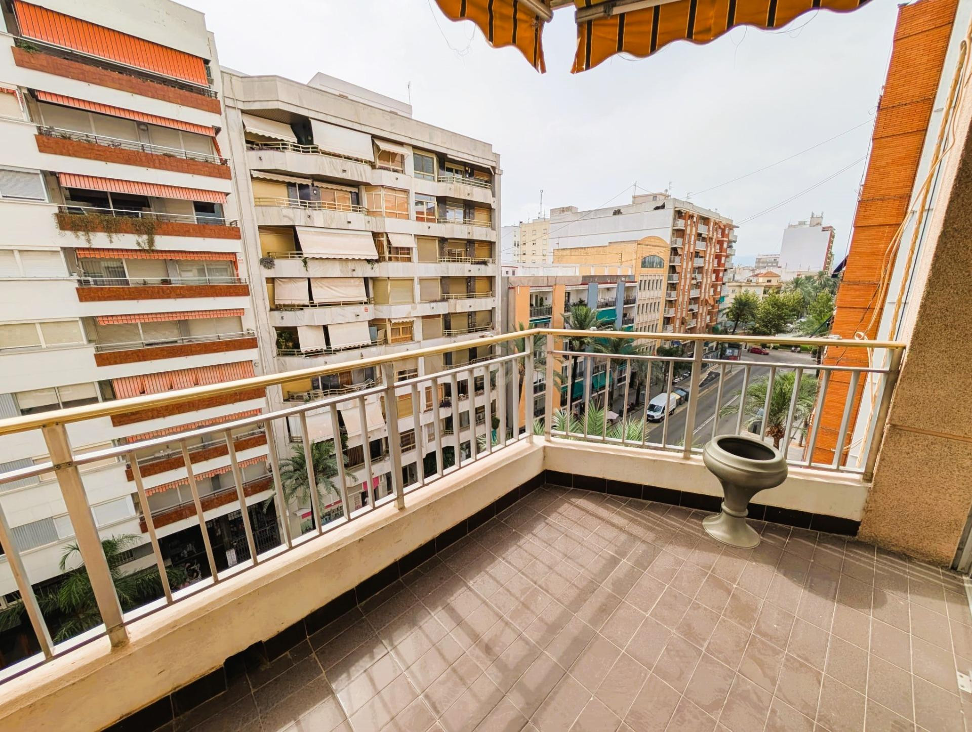 Amplia vivienda para reformar en pleno centro de Gandía