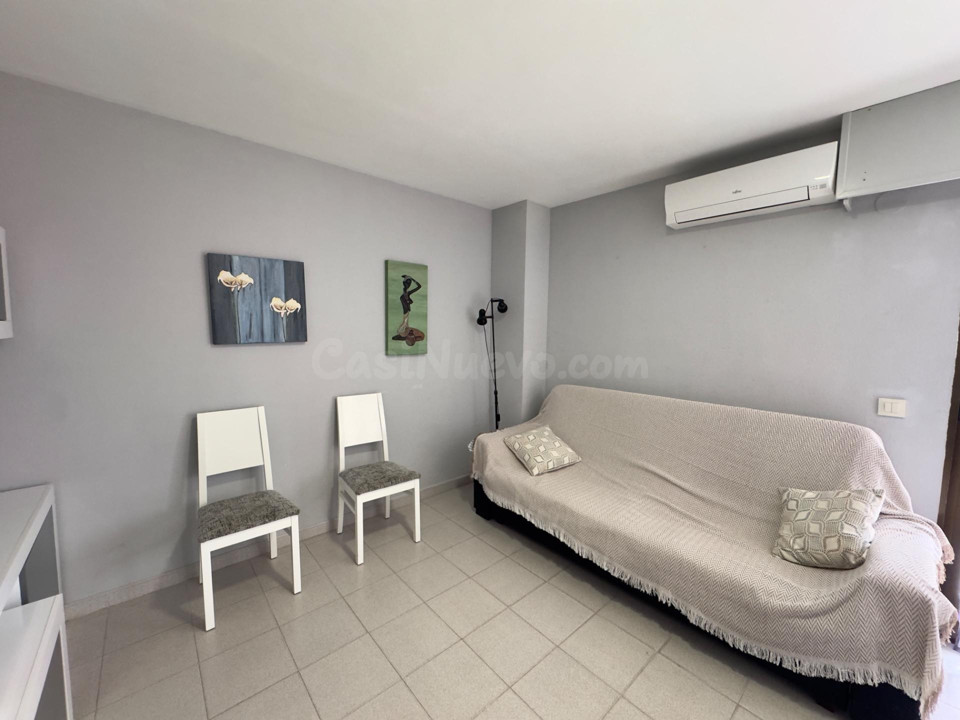 Apartamento Semireformado en Playa de Gandia - Alquiler Temp - foto 2