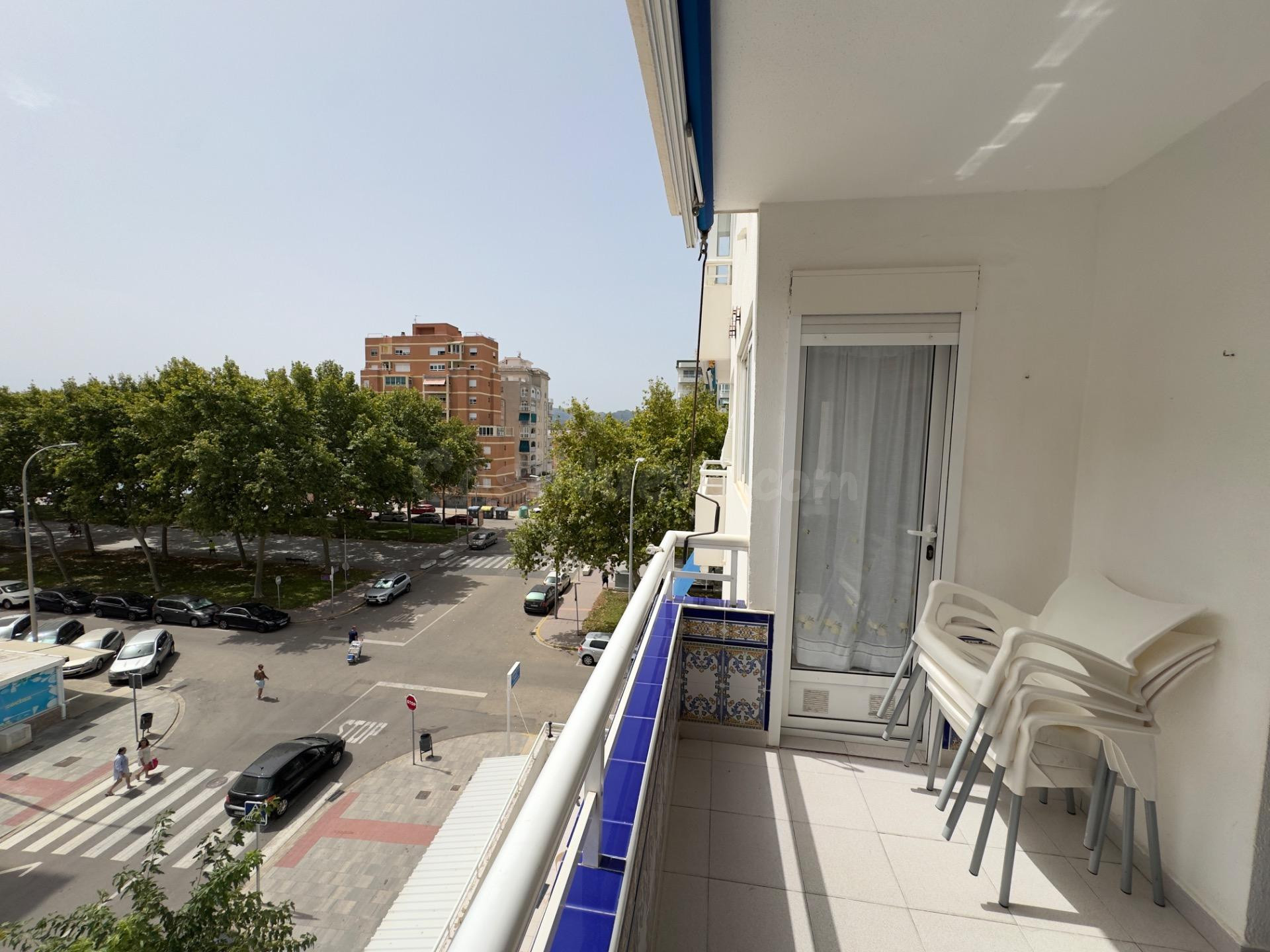 Apartamento Semireformado en Playa de Gandia - Alquiler Temp - foto 4