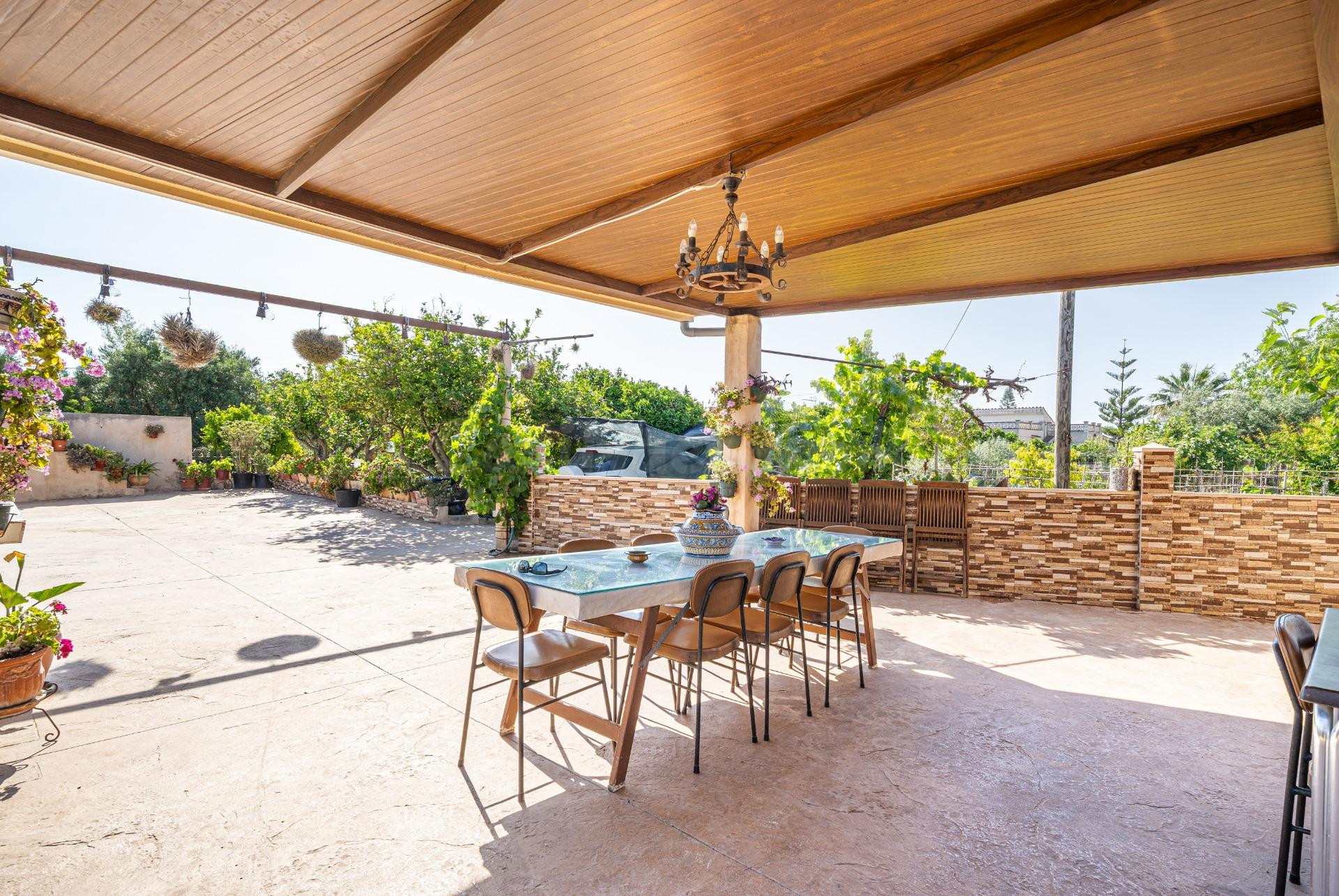 Finca rústica reformada con cédula, porche, piscina y huerto - foto 4