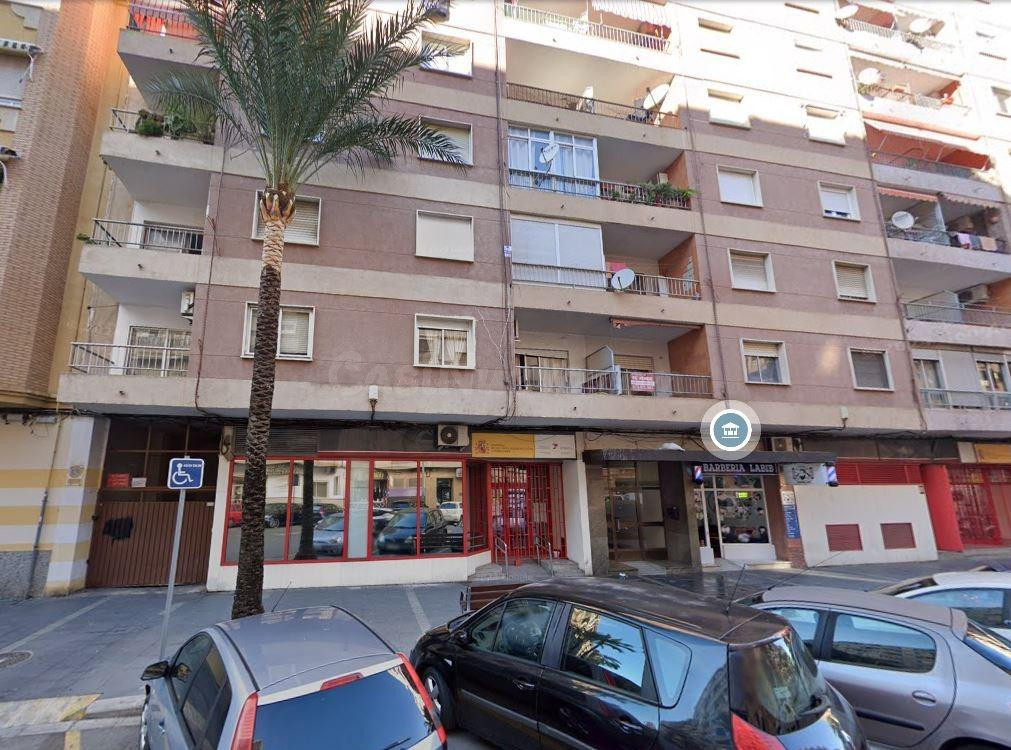 Plaza de garaje en república