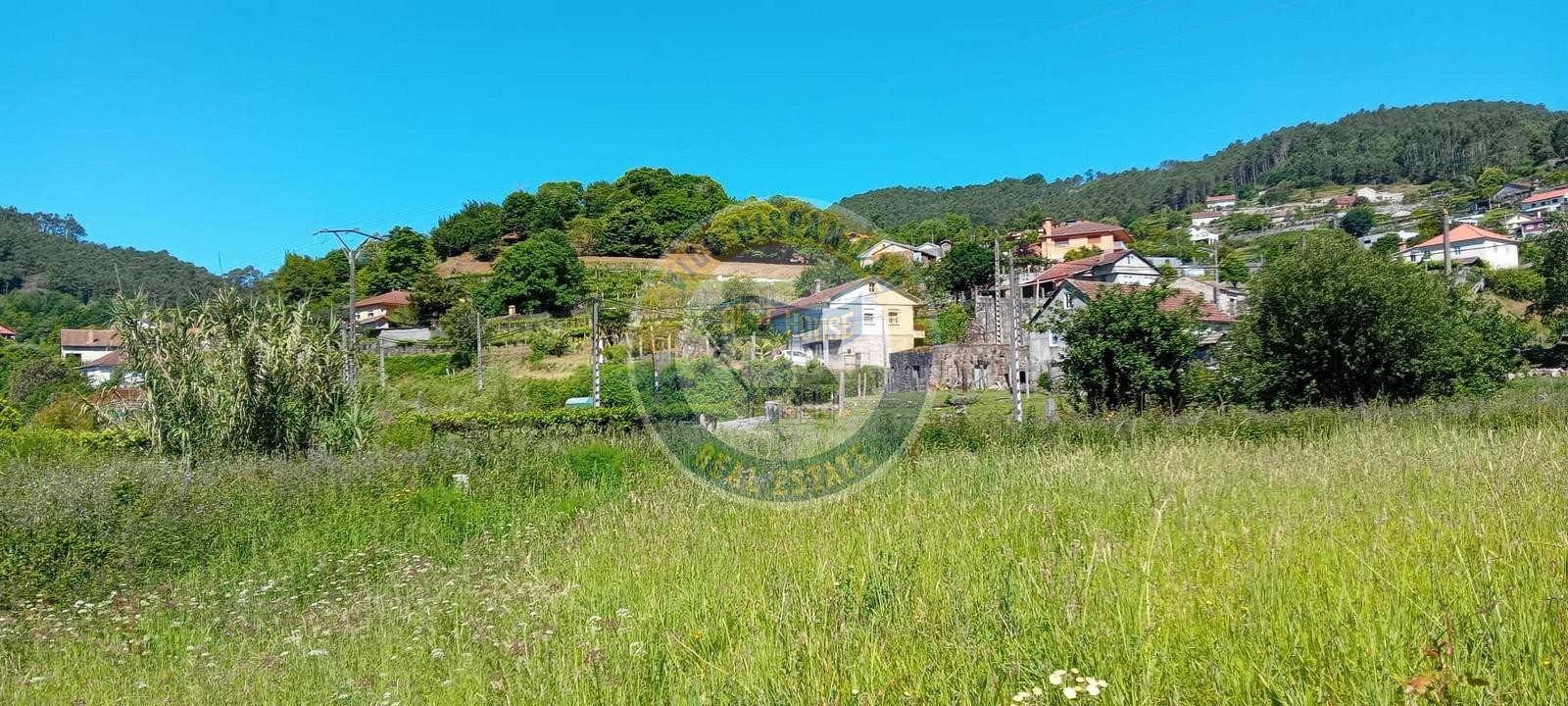 ¡Oportunidad única en Tebra (Tomiño)! Parcela de 3689 m2 tot