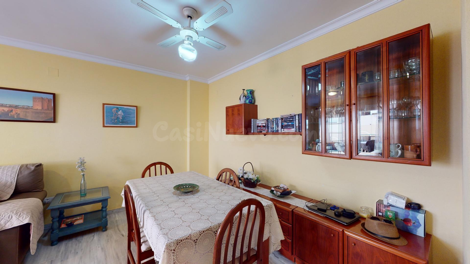 Piso de dos dormitorios, terraza, garaje y piscina en Fuengi - foto 4
