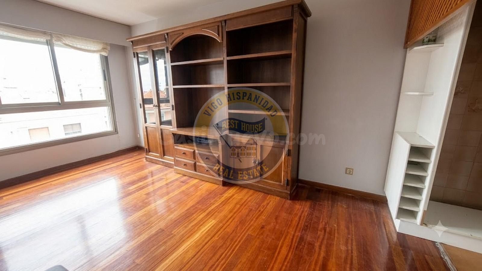 Piso con garaje y vistas a la ría en pleno centro de Vigo - foto 4