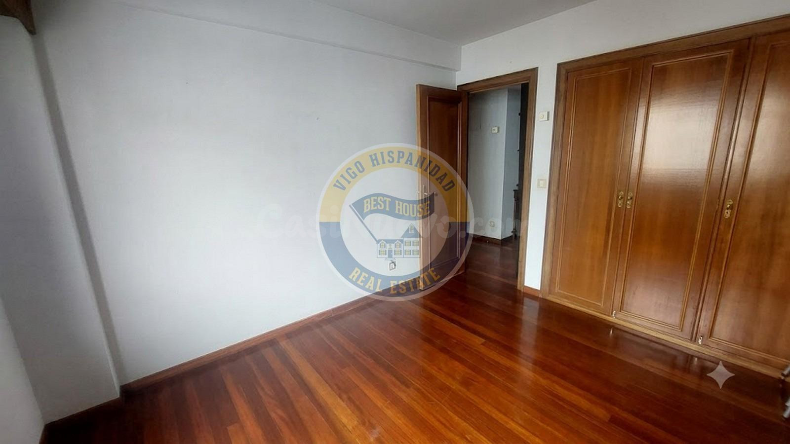 Piso con garaje y vistas a la ría en pleno centro de Vigo - foto 5